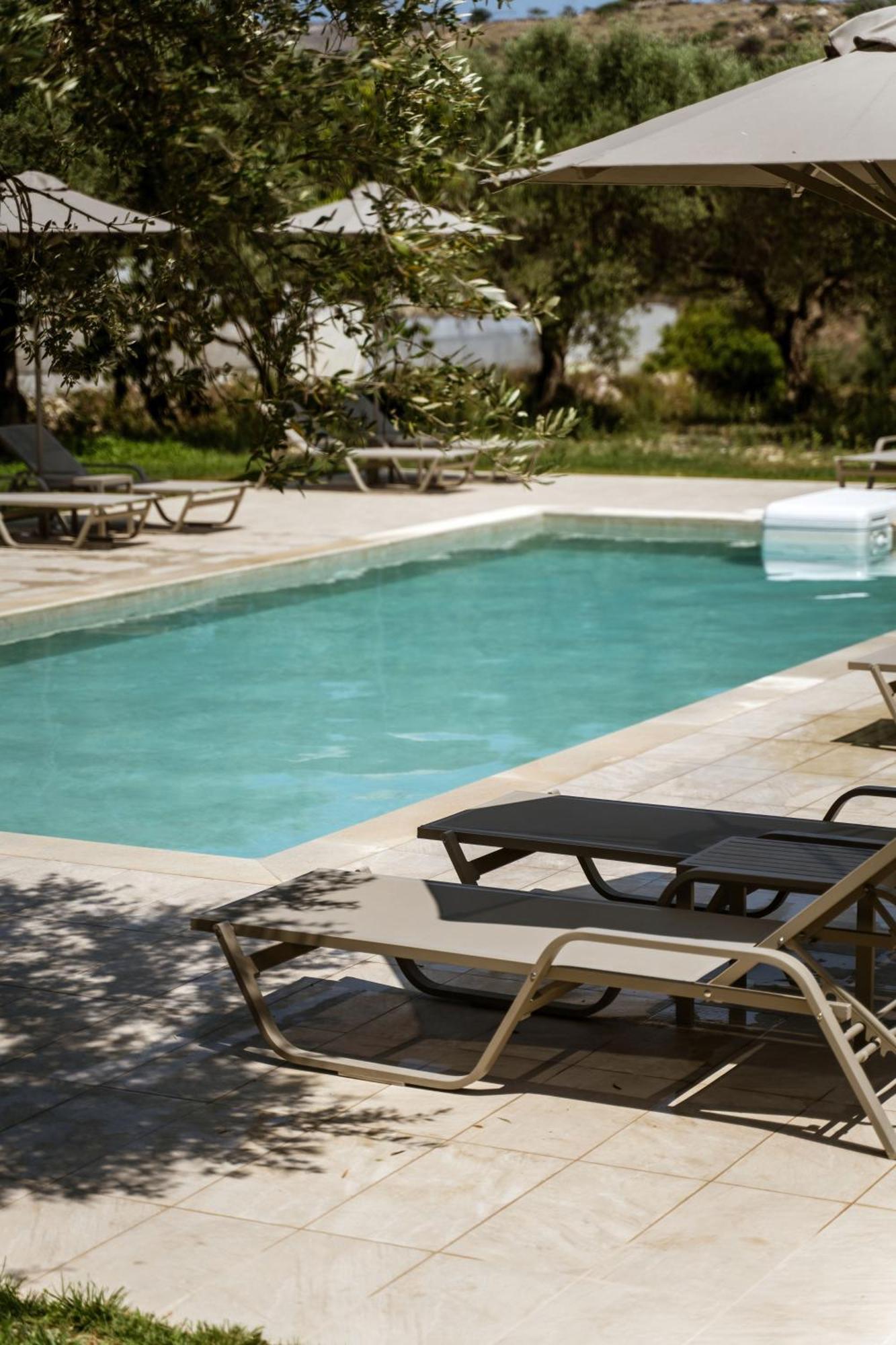 Lyrids Aparthotel