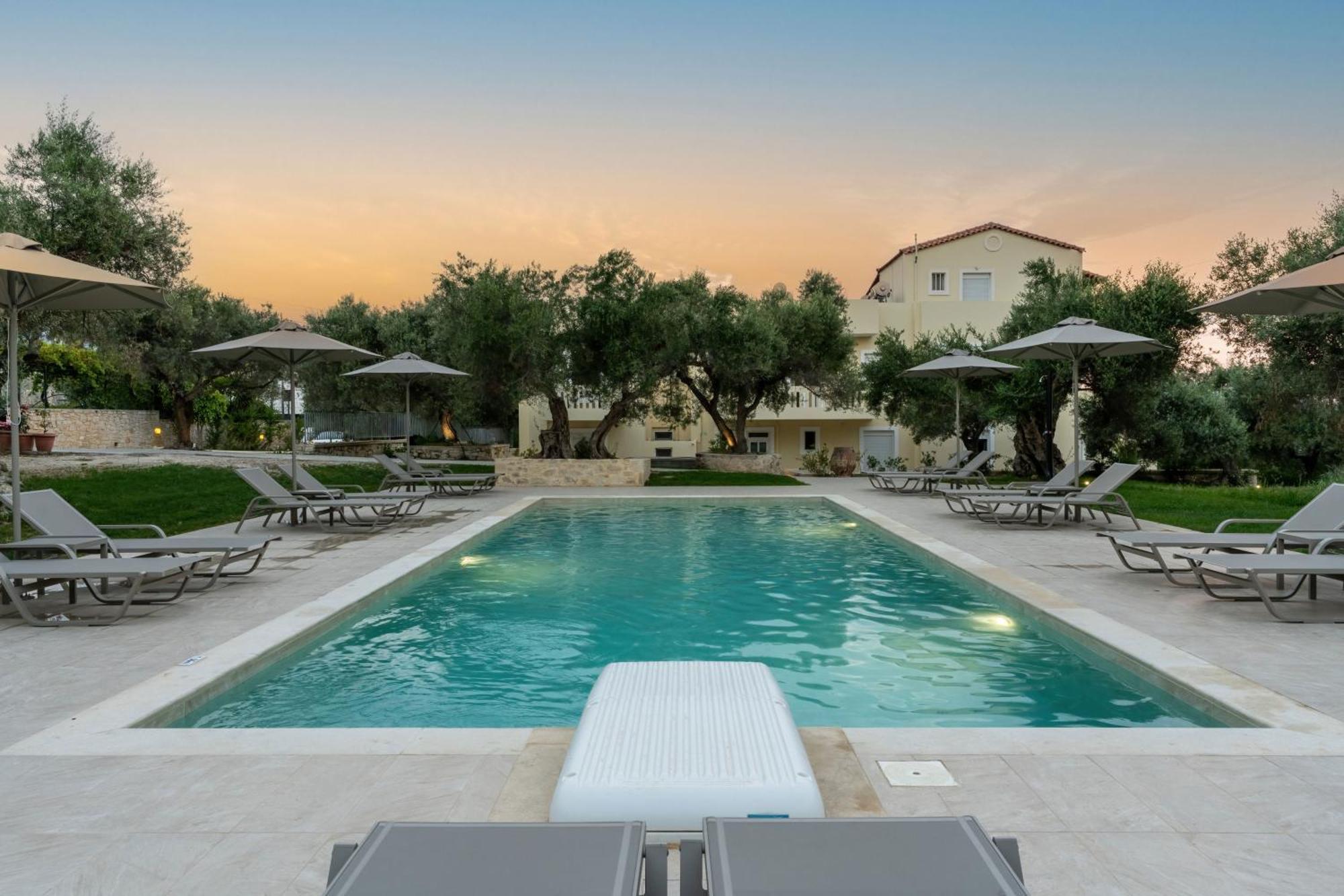 Lyrids Aparthotel