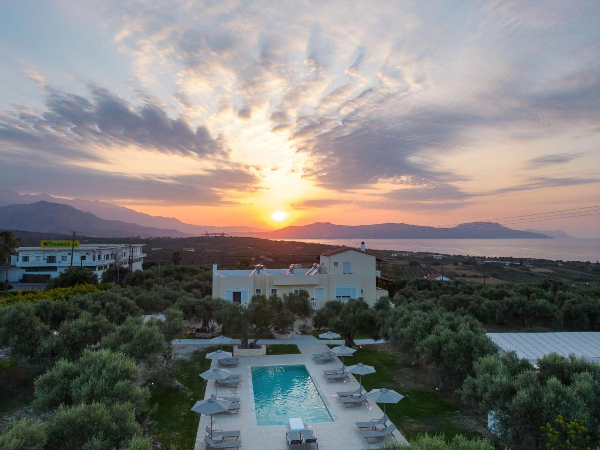 Aparthotel Lyrids *