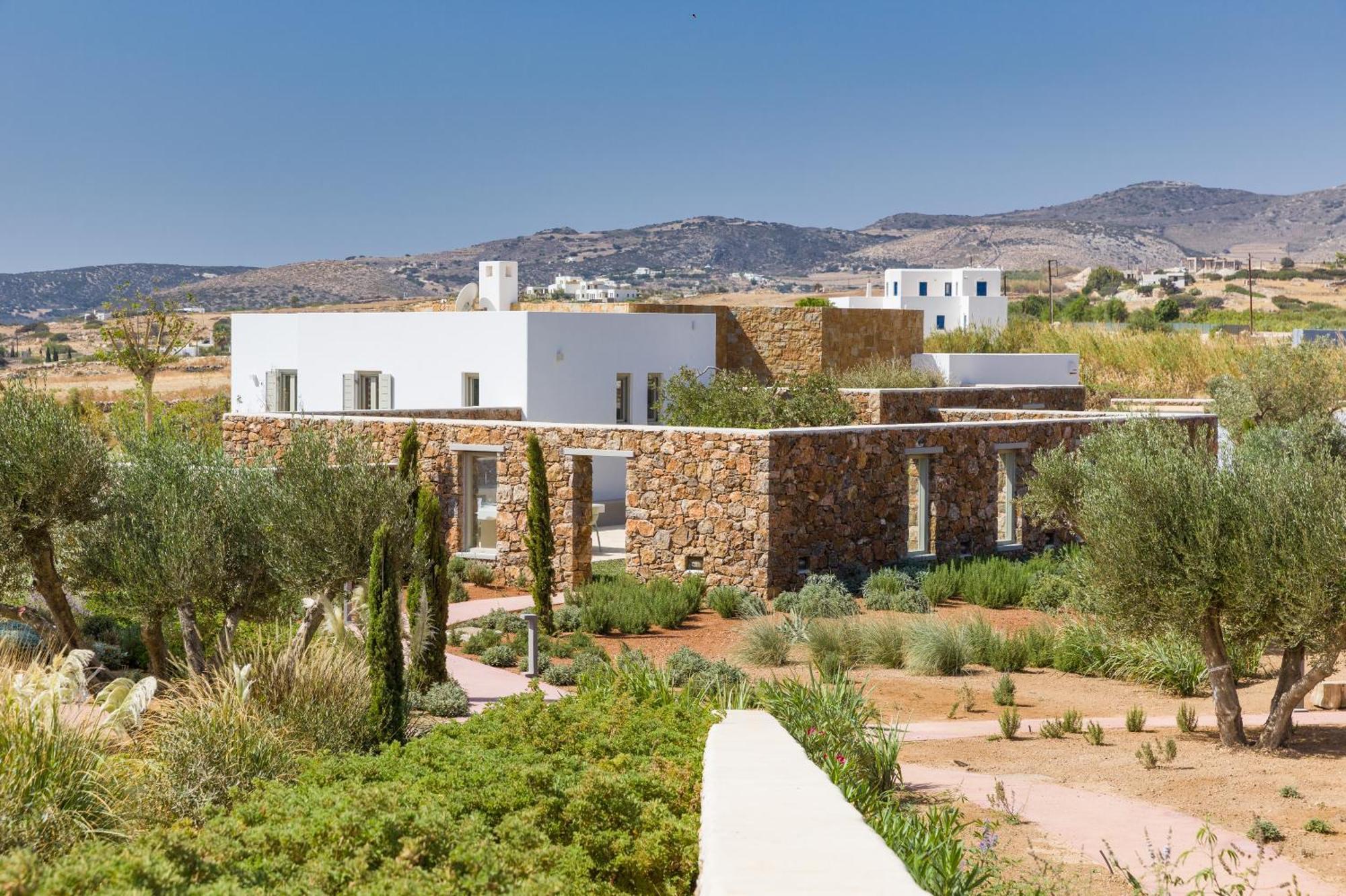 Eleonas Estate - With Partially Private Pools & Professional Tennis Court Villa Parikia (Paros)