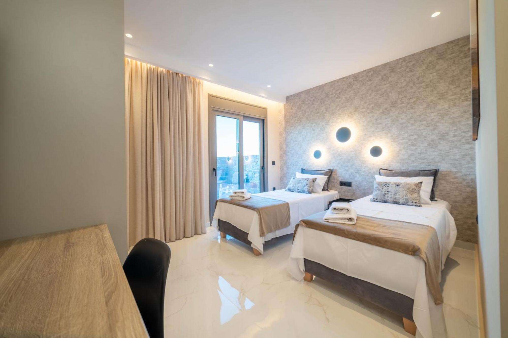 Villa Naturalia Grey Luxury - Private Pool - Sleeps 8