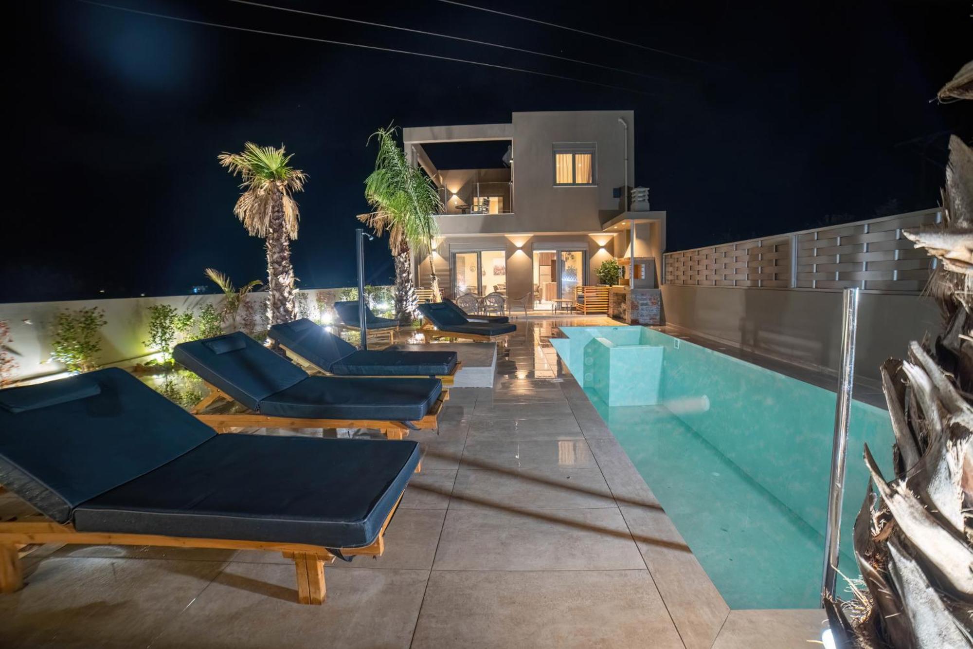 Naturalia Grey Luxury - Private Pool - Sleeps 8 Villa