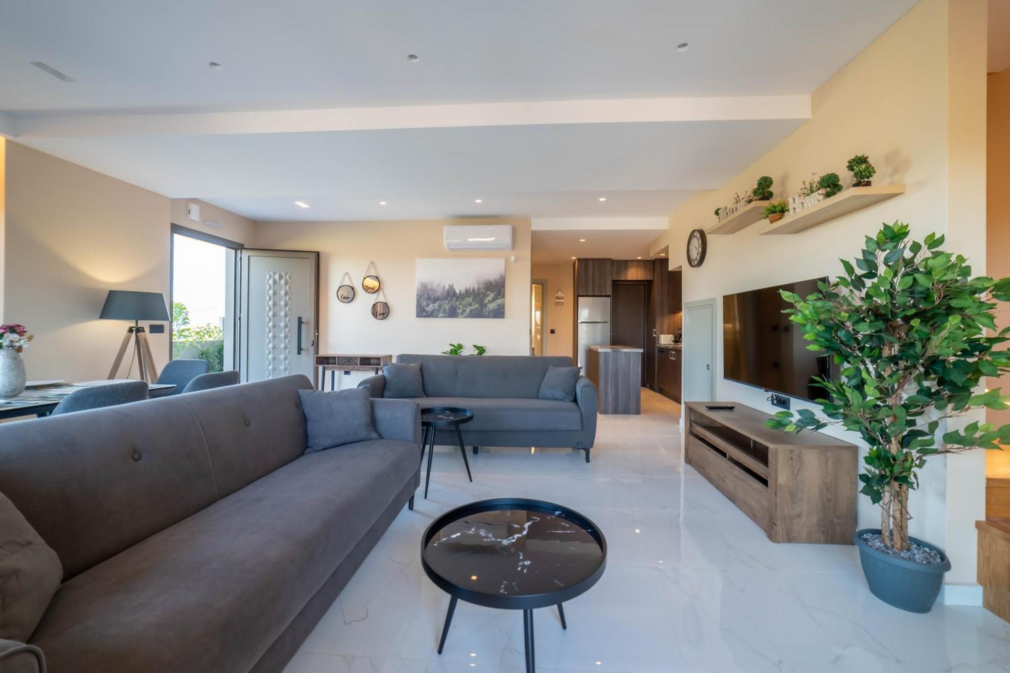 Villa Naturalia Grey Luxury - Private Pool - Sleeps 8