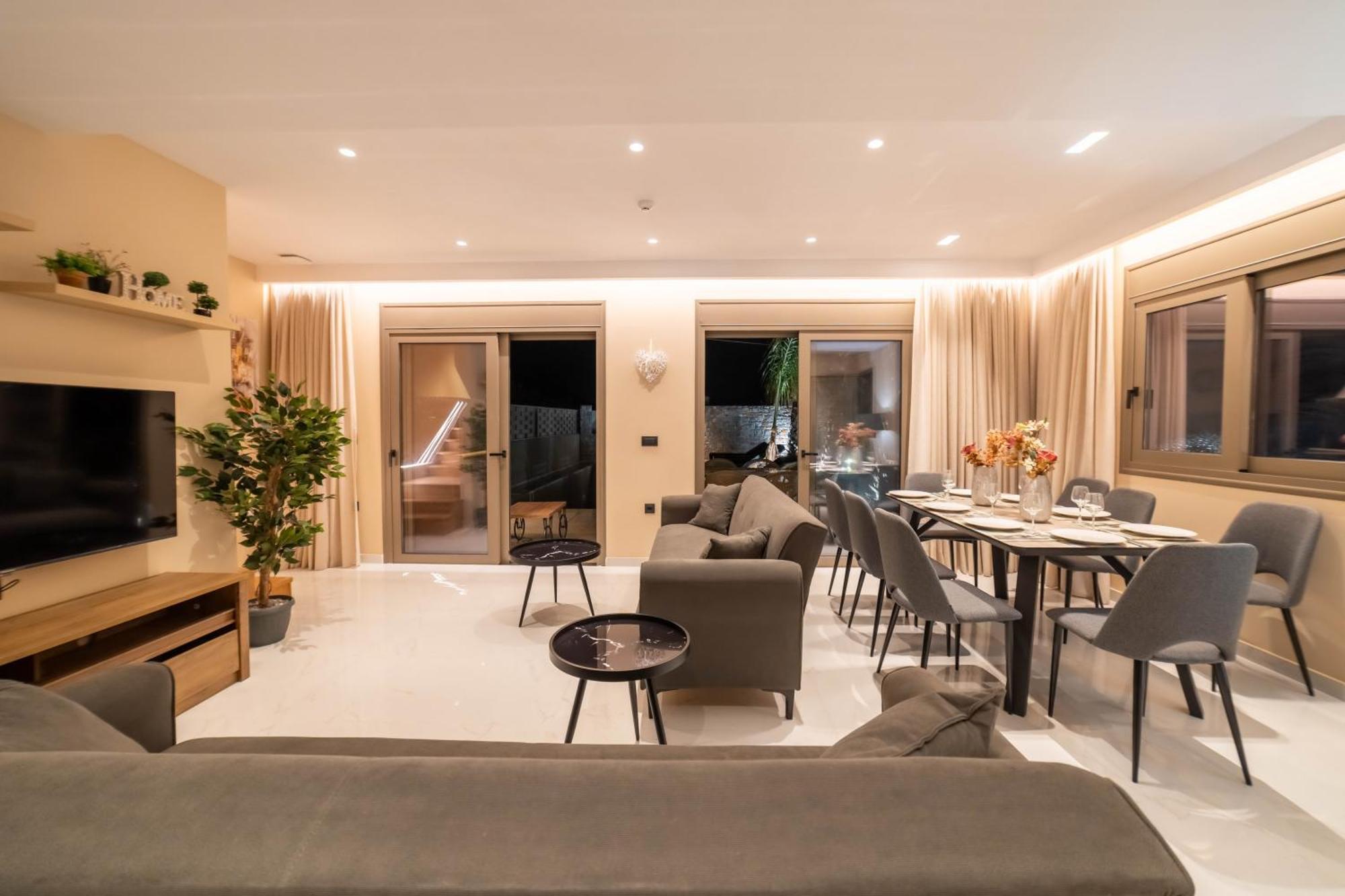 Naturalia Grey Luxury - Private Pool - Sleeps 8 Villa