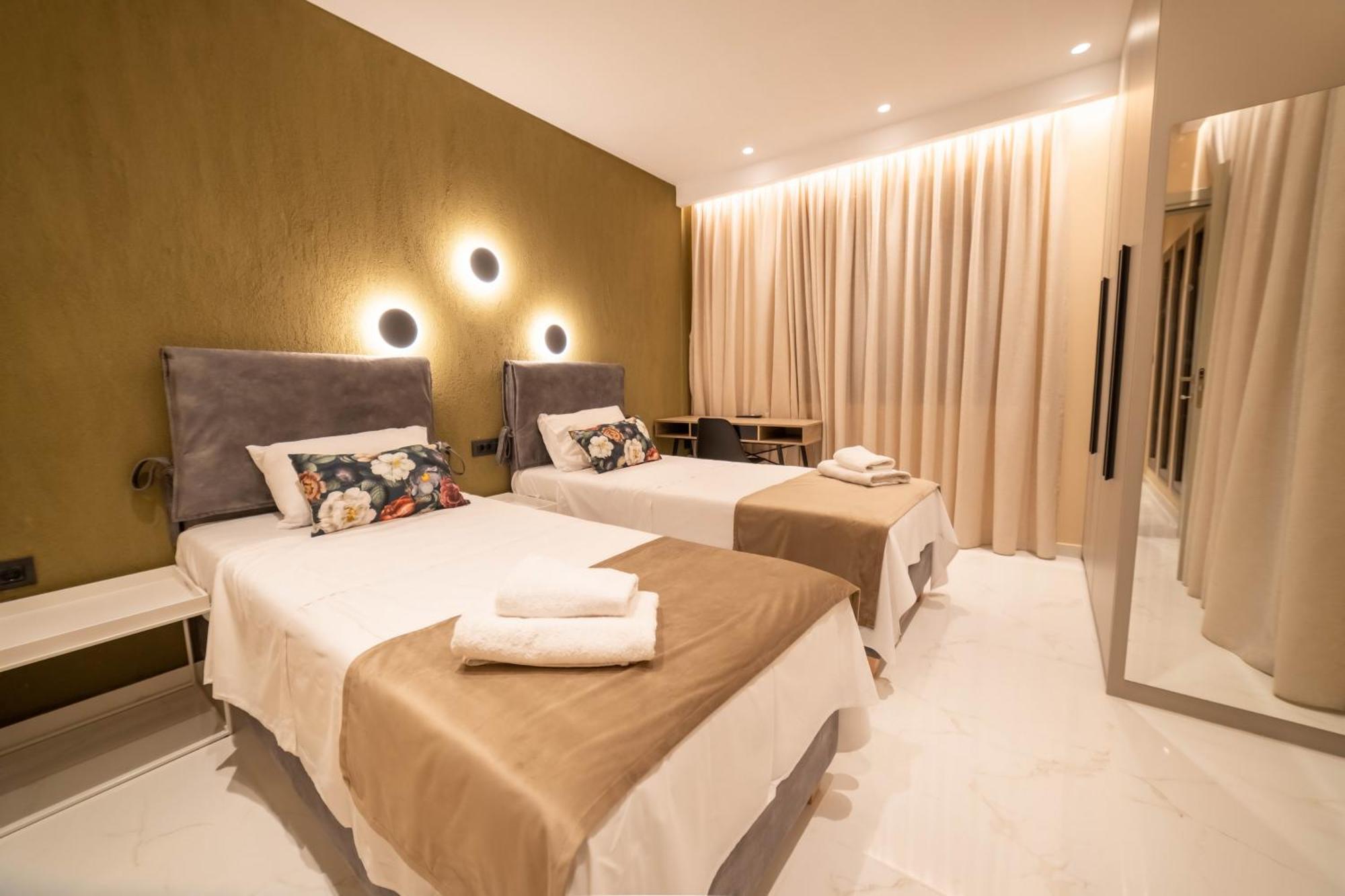 Naturalia Grey Luxury - Private Pool - Sleeps 8 Villa *