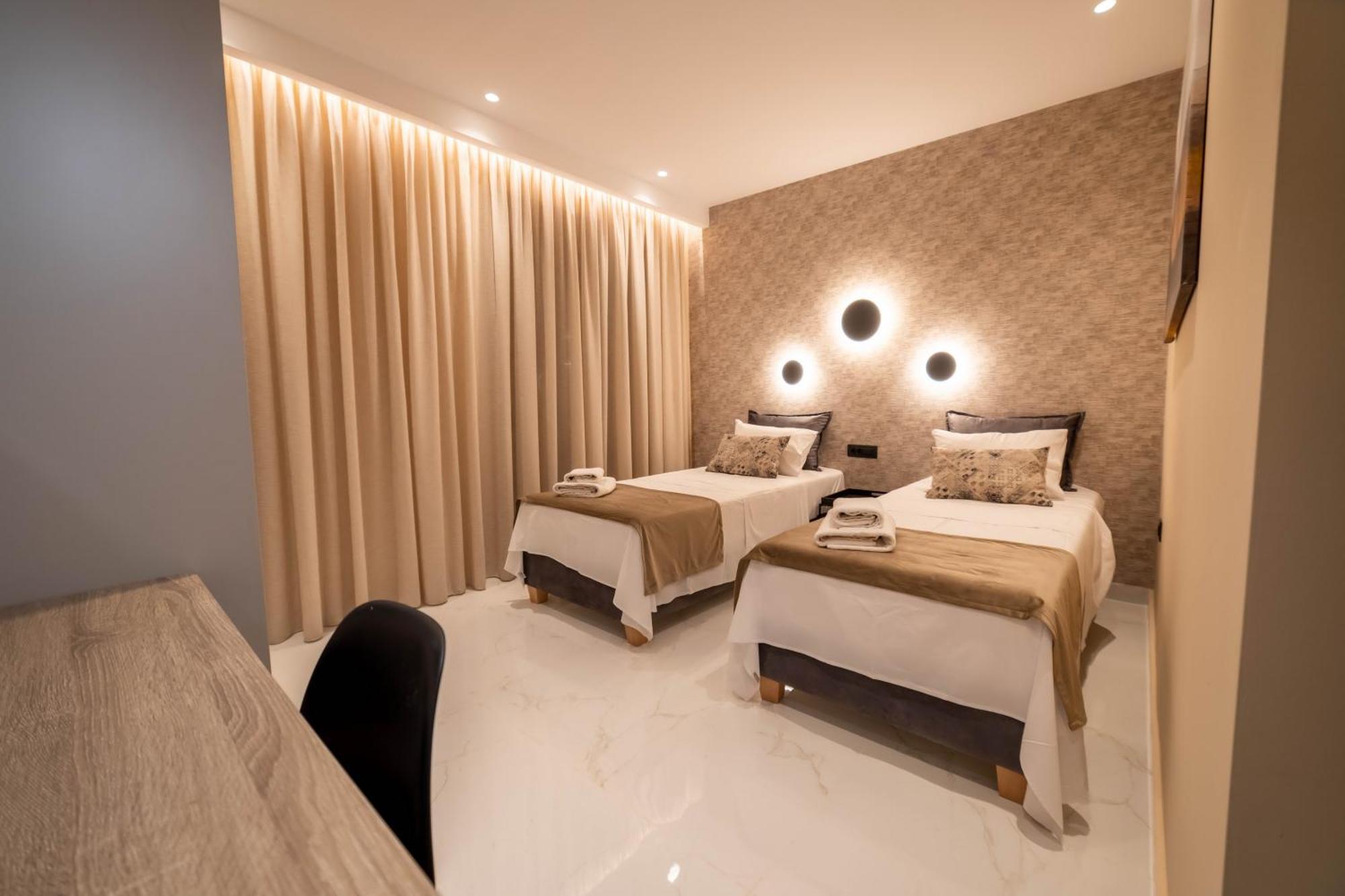 Naturalia Grey Luxury - Private Pool - Sleeps 8 *