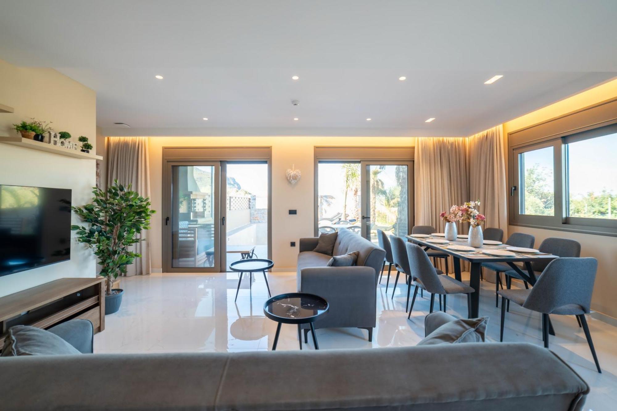 Naturalia Grey Luxury - Private Pool - Sleeps 8 Villa