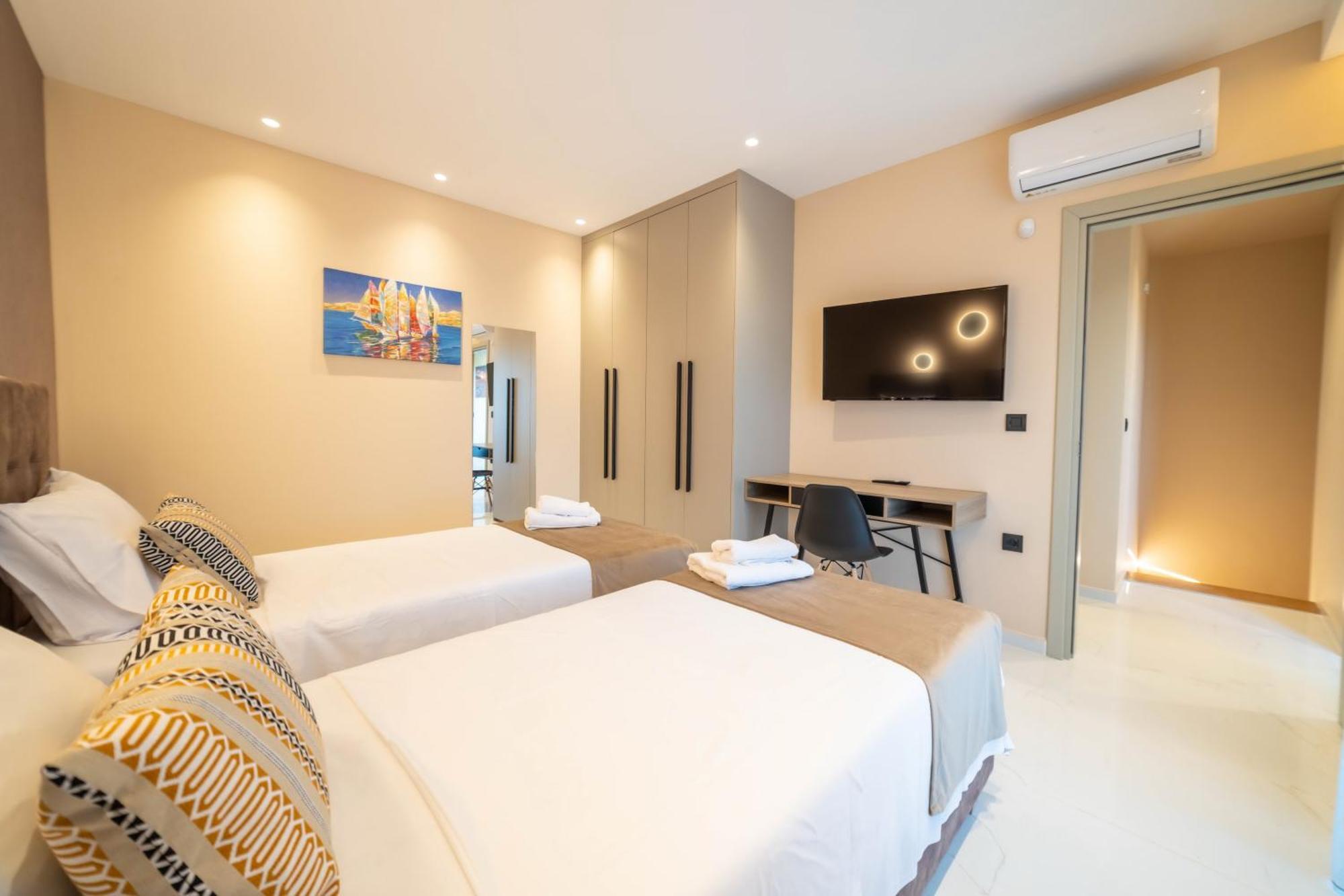 Villa Naturalia Grey Luxury - Private Pool - Sleeps 8