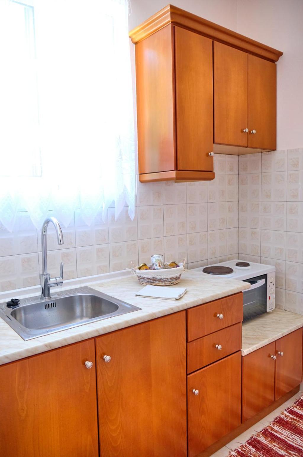 Houmis Apts & Guest house