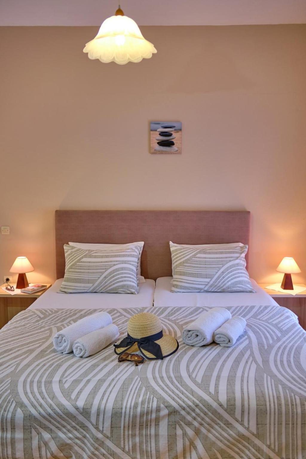 Guest house Houmis Apts &