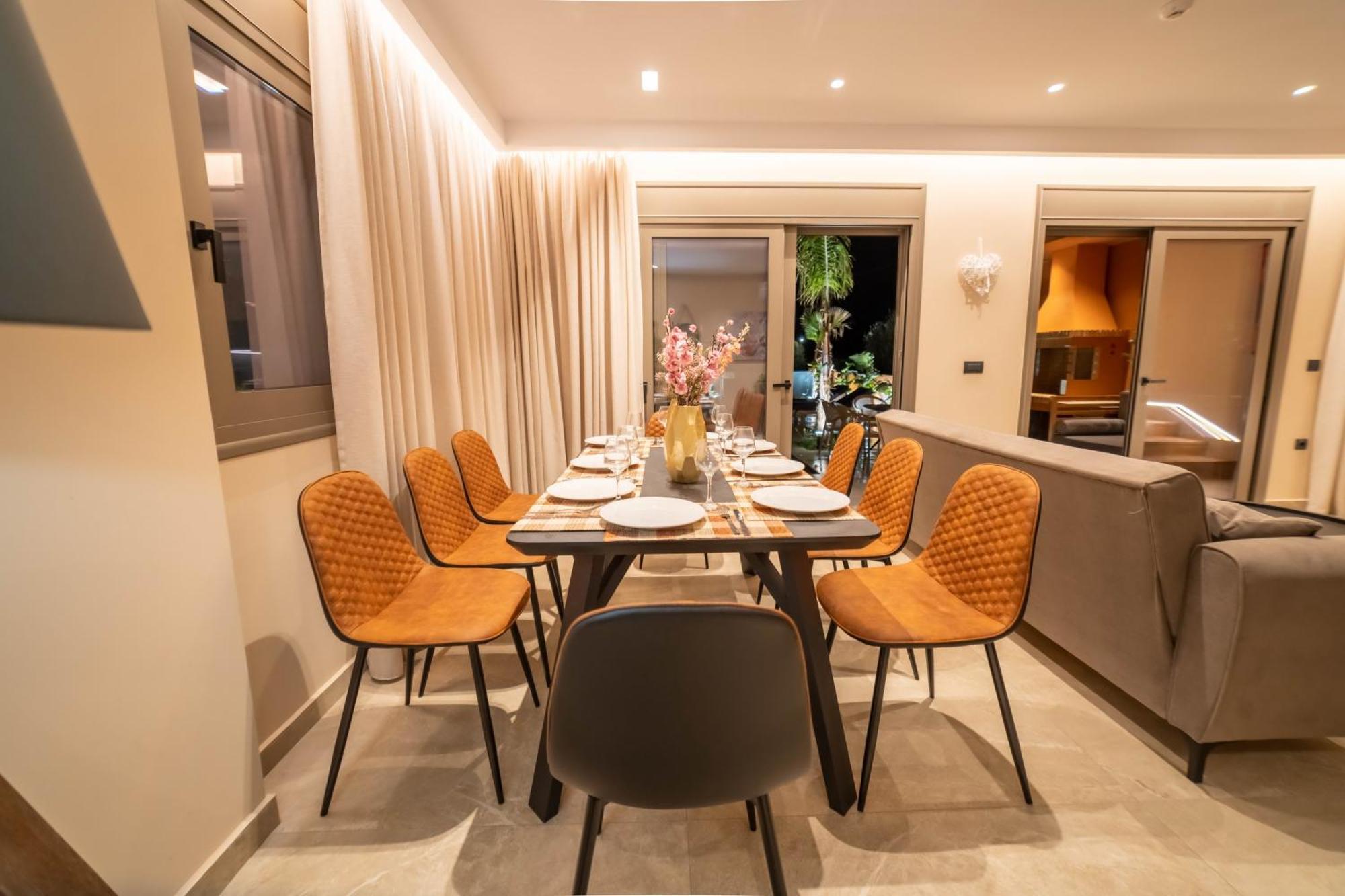 Villa Naturalia Orange Luxury - Private Pool - Sleeps 8 *