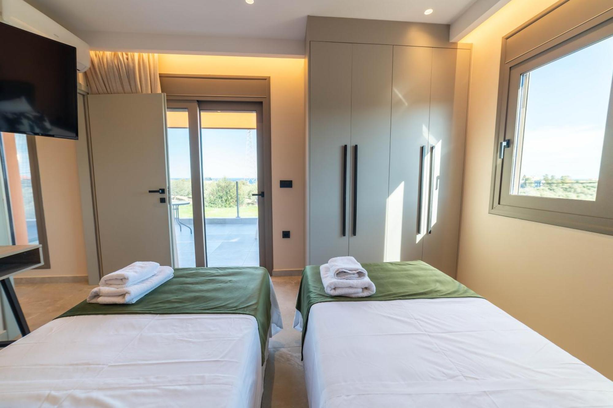Naturalia Orange Luxury - Private Pool - Sleeps 8 Analipsi (Crete)