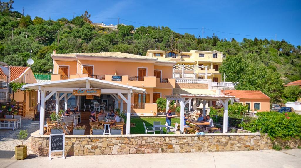 Guest house Houmis Apts &