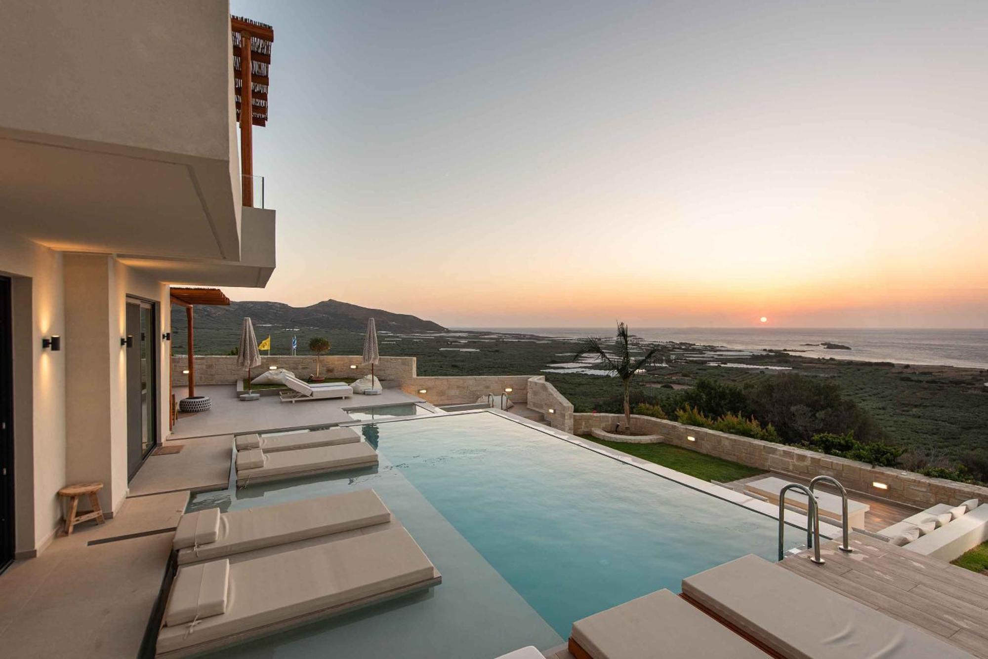 Luxury Villa *