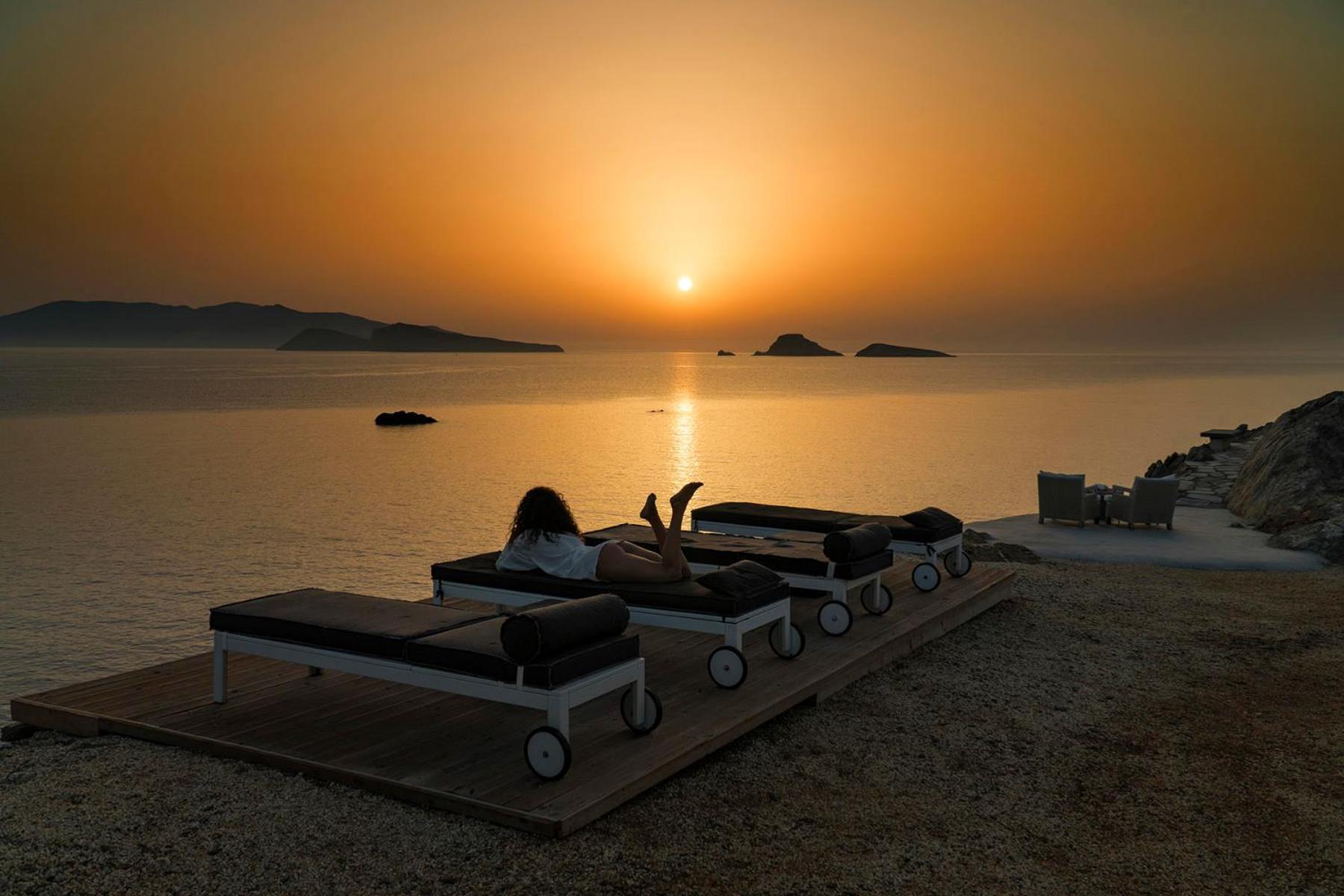 Onar & Villa Karavostasis (Folegandros)