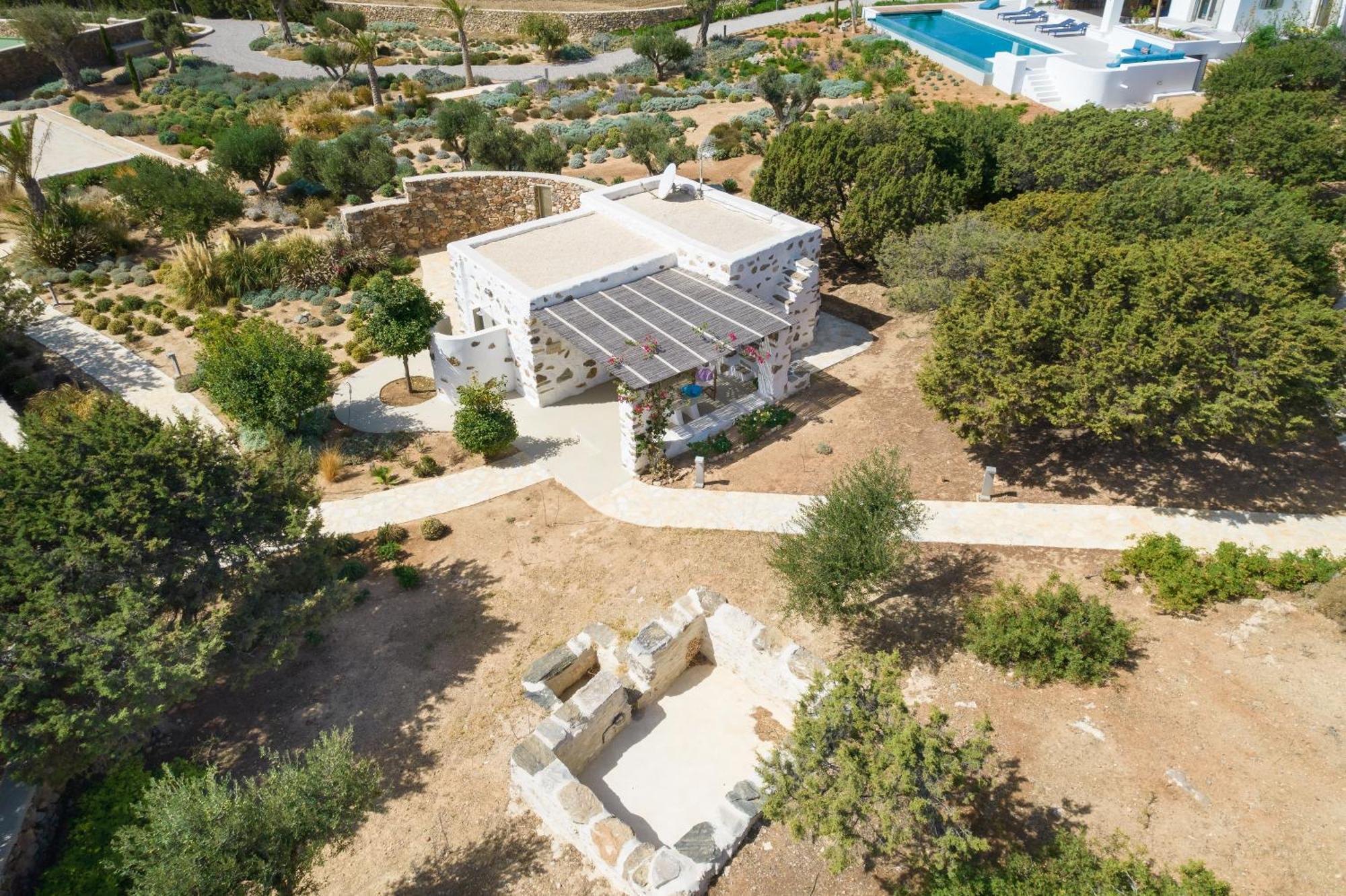 Eleonas Estate - With Partially Private Pools & Professional Tennis Court * Parikia (Paros)