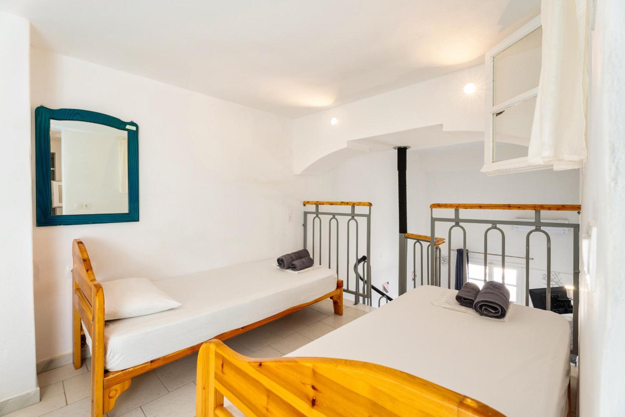 Palm Hostel *