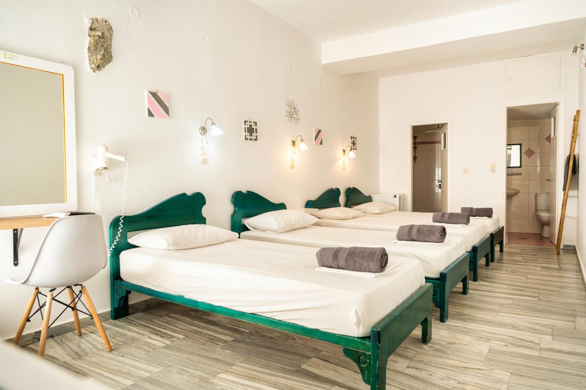 Palm Hostel *
