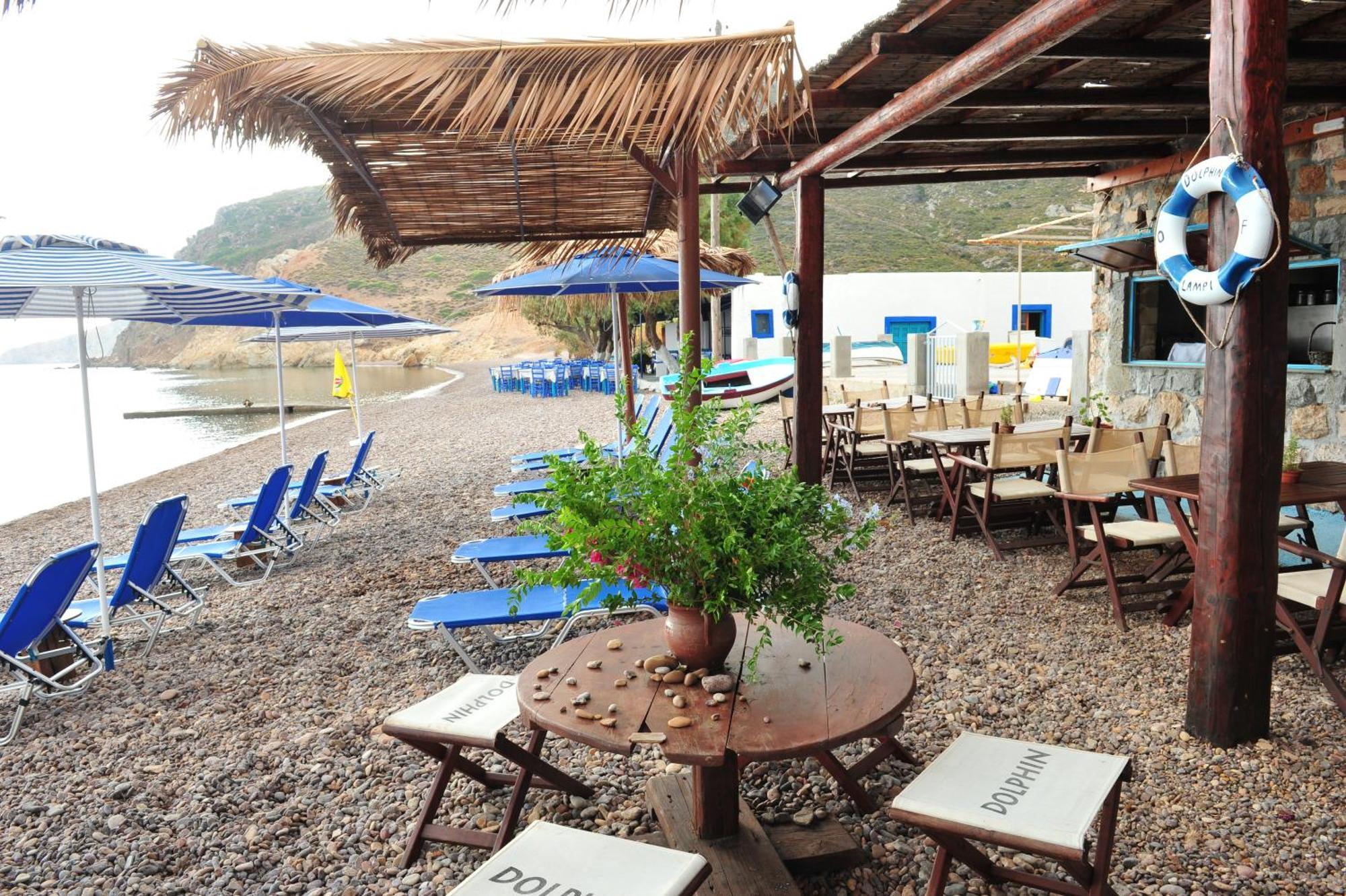 Beachfront Lampis Dolphin 1 Holiday home *