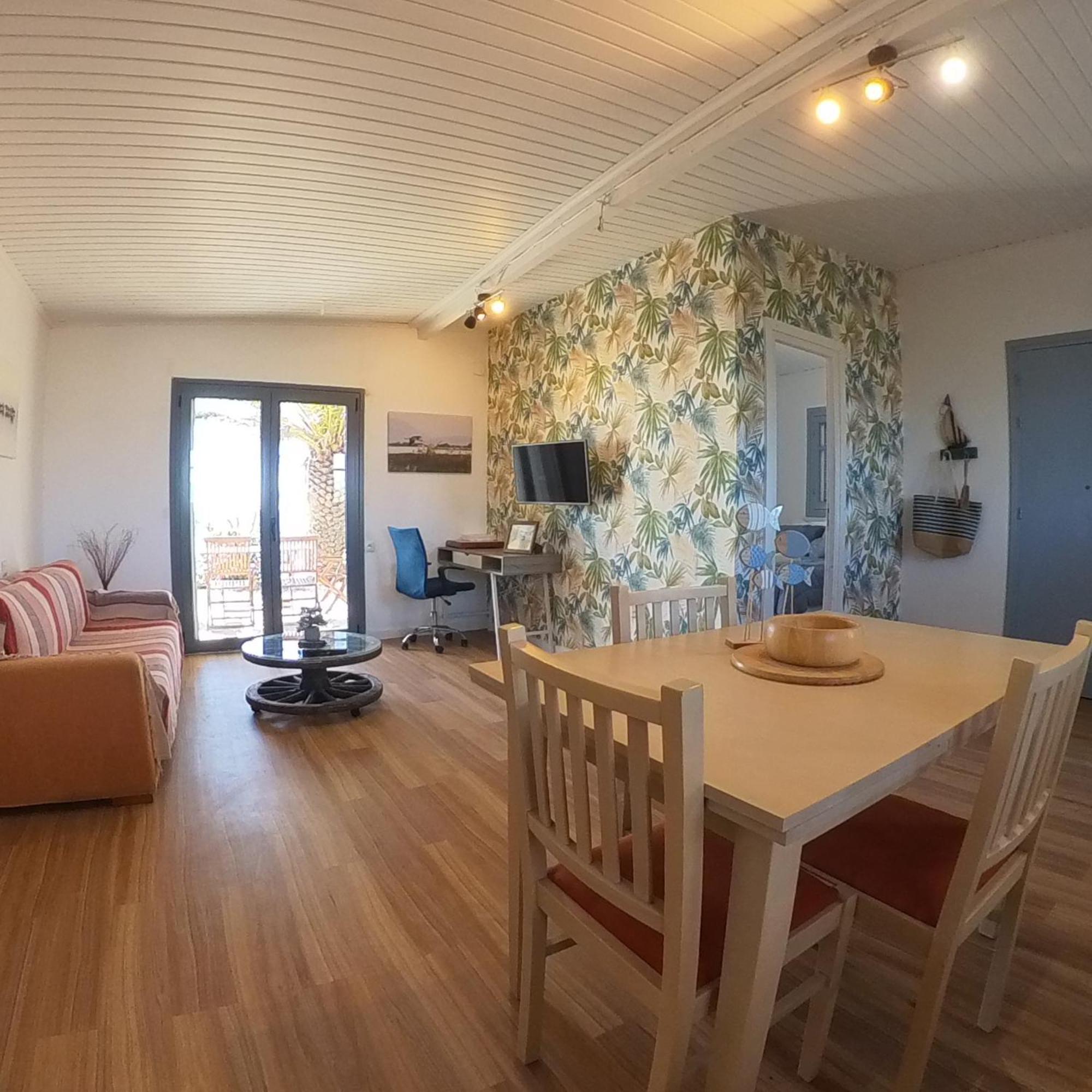 Beachfront 2br Garden Bbq Seaview Quietretreat Holiday home *