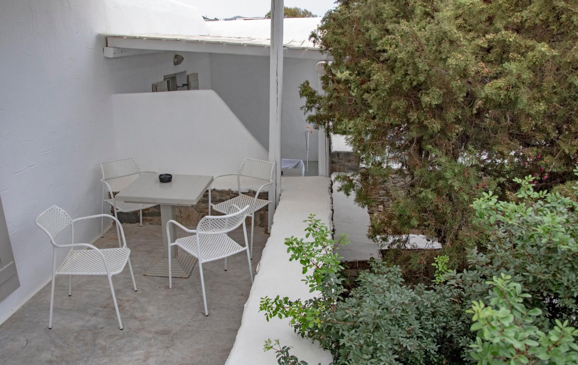 Anemoi Aparthotel Naousa (Paros)