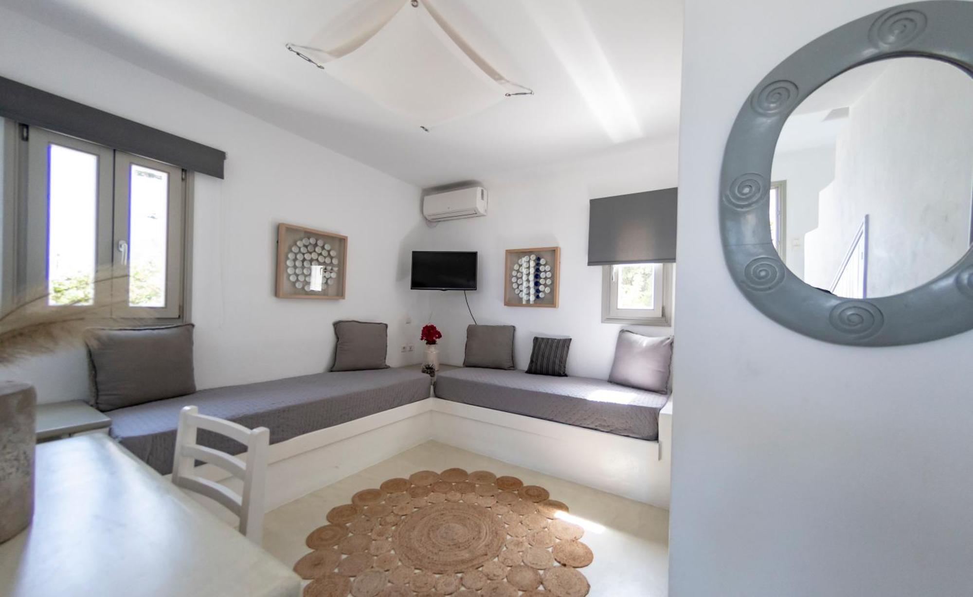 Anemoi Naousa (Paros)