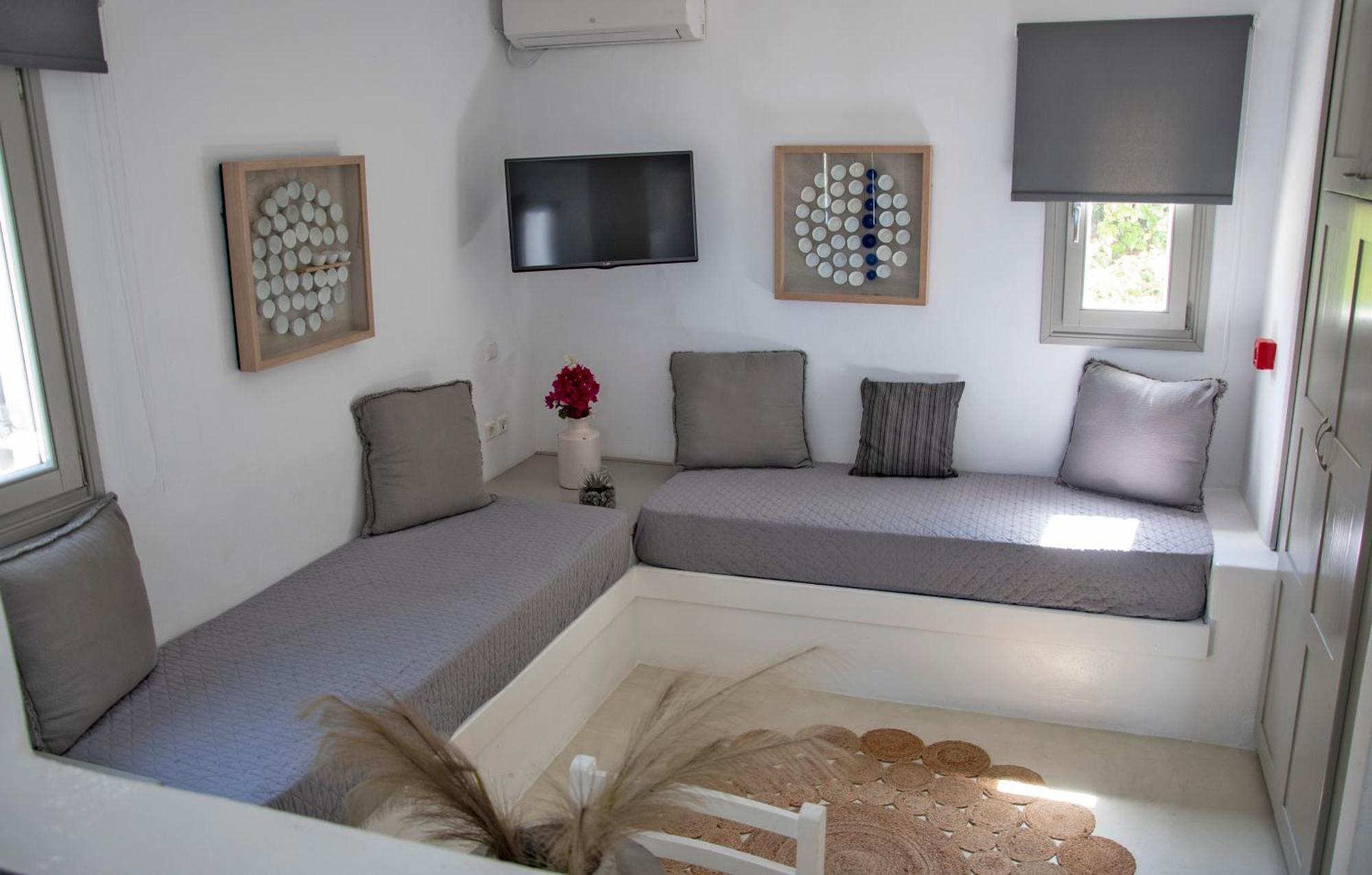 Anemoi Naousa (Paros)