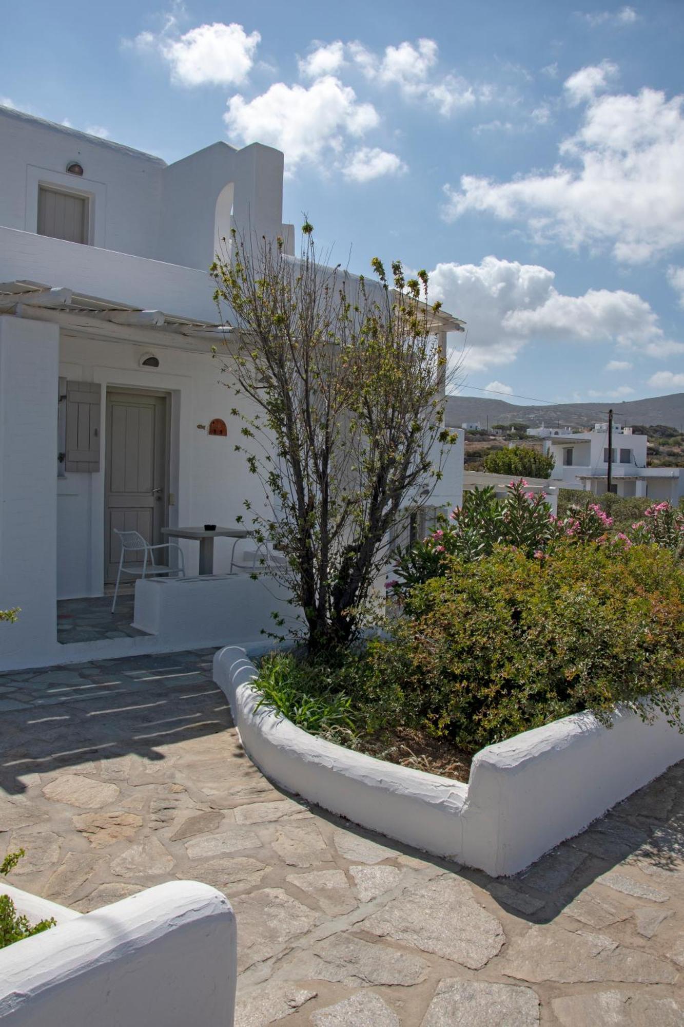 Anemoi Aparthotel Naousa (Paros)