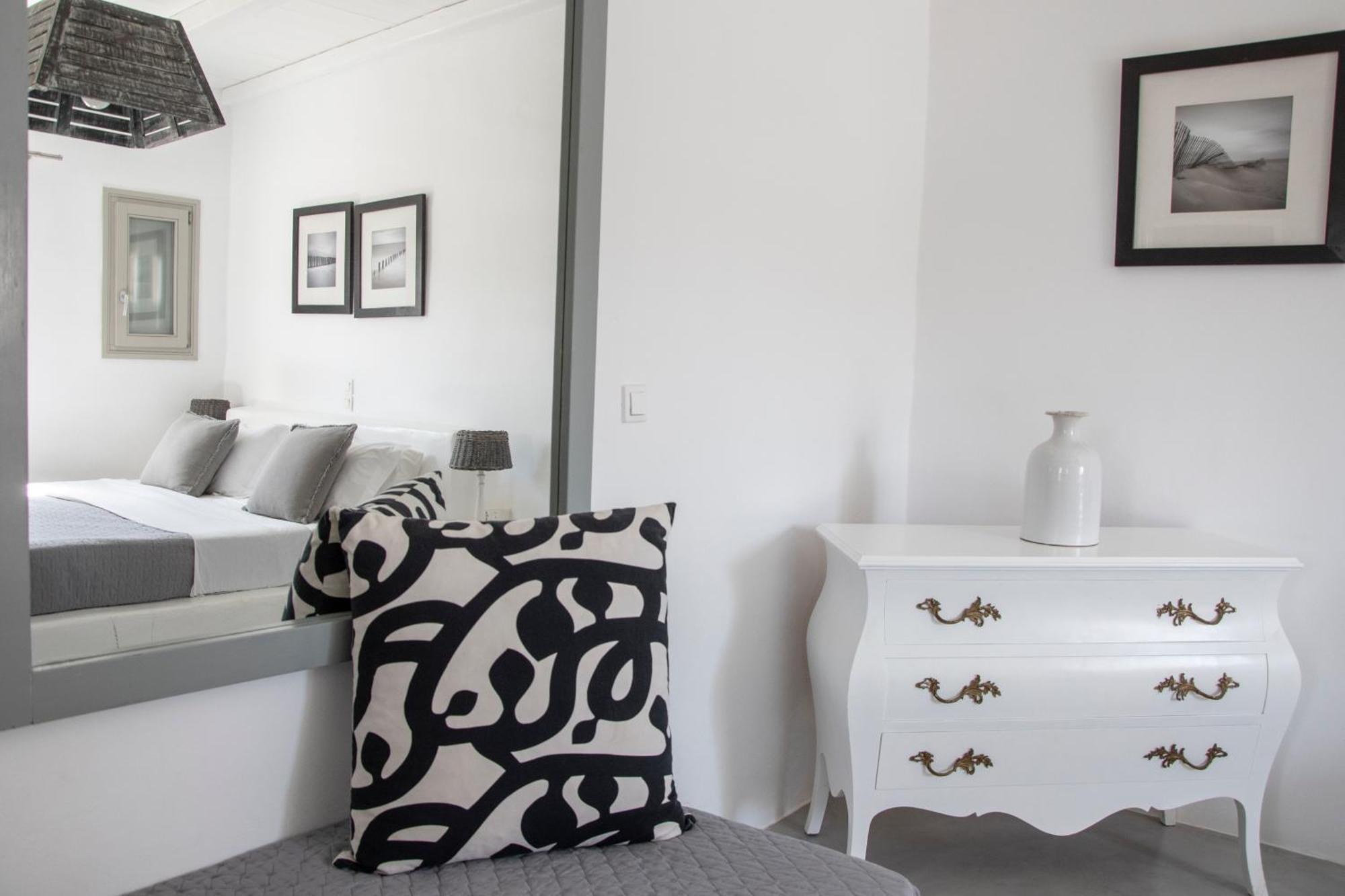 Anemoi Aparthotel Naousa (Paros)