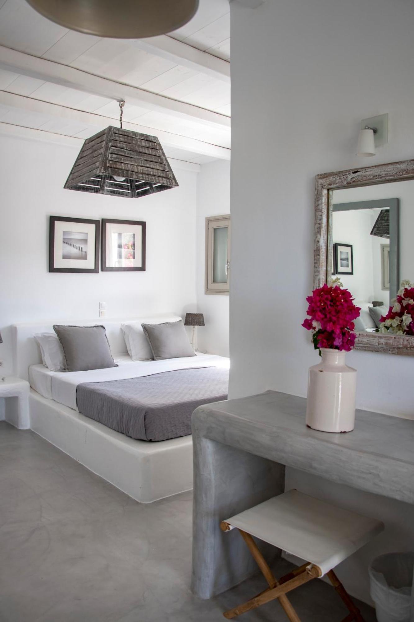 Anemoi Naousa (Paros)