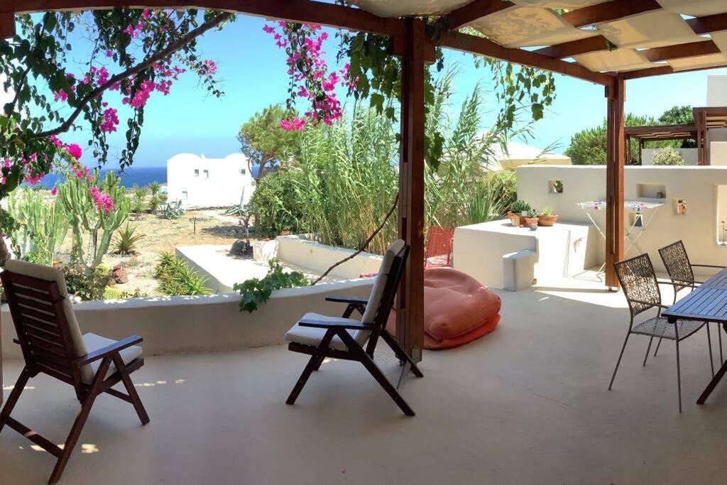 Cactus Hideaway With Sea Views *
