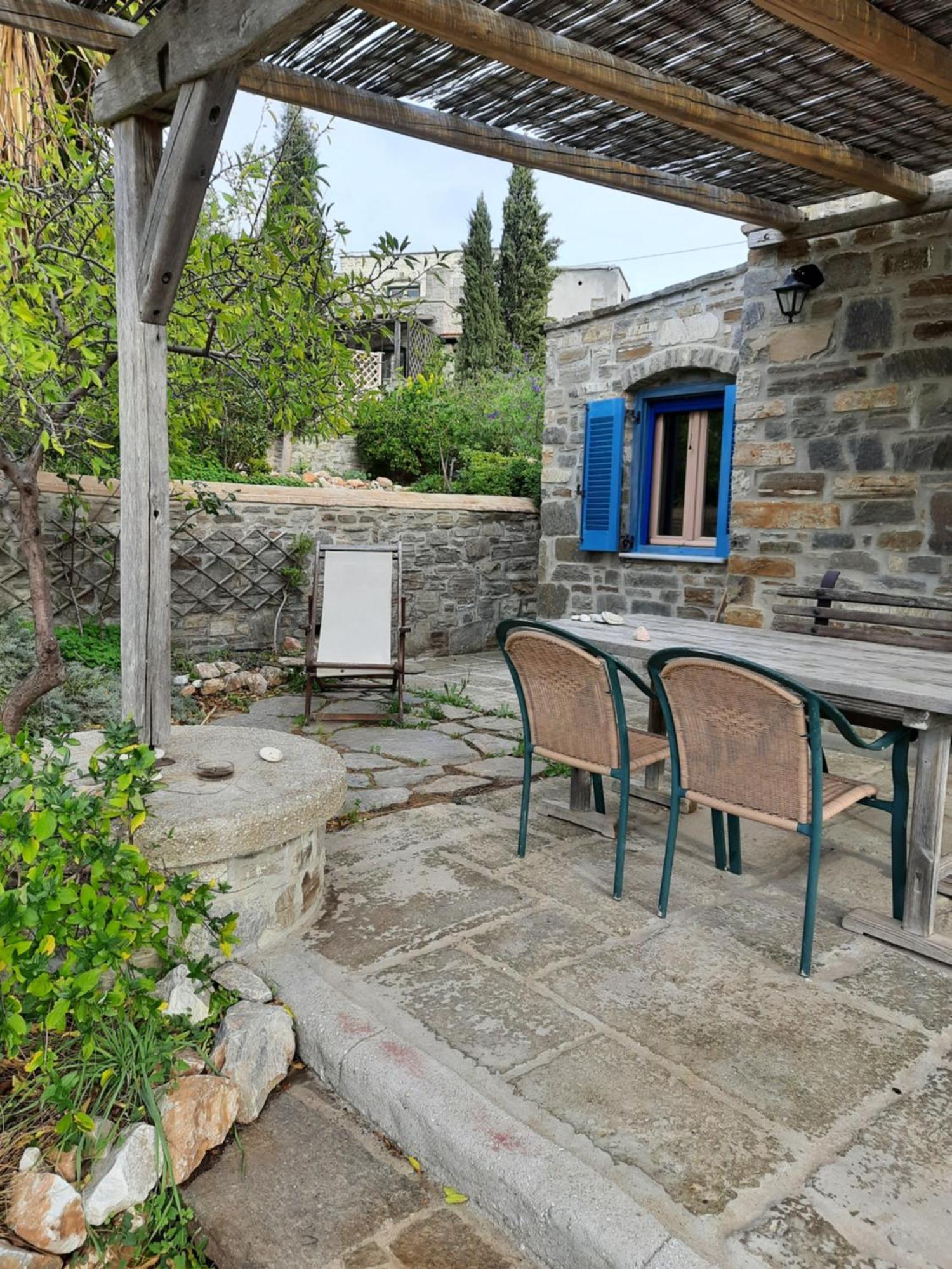 Country house To The Garden *