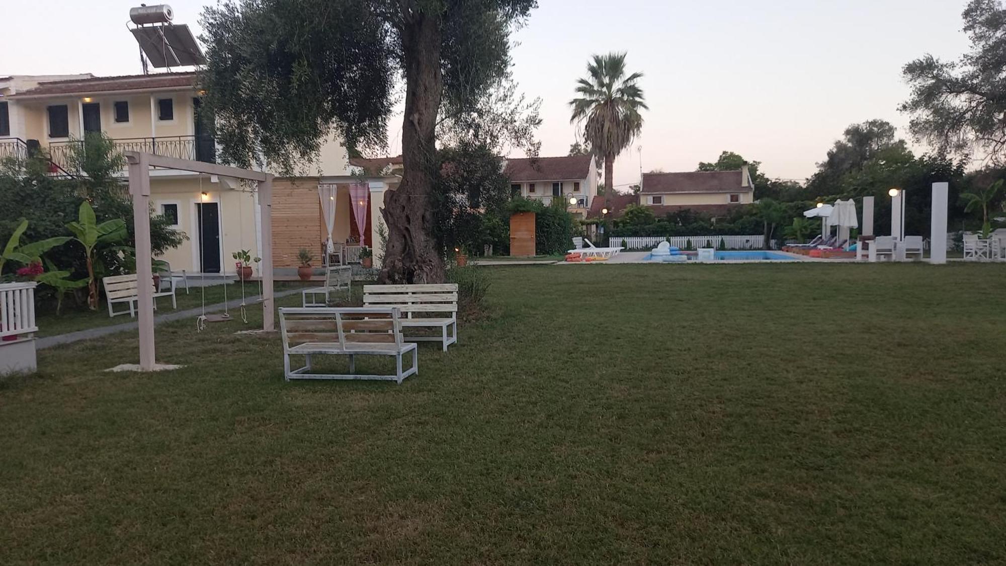 Amelia's Garden I *