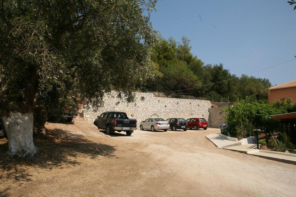 Marathes Studios Aparthotel