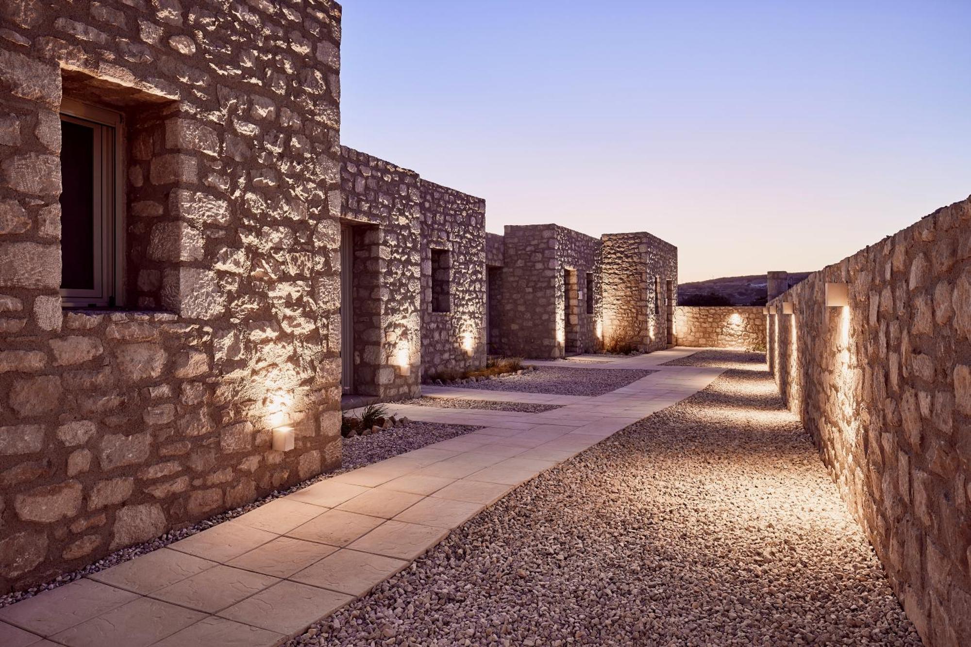 Civitas Milos Hotel *