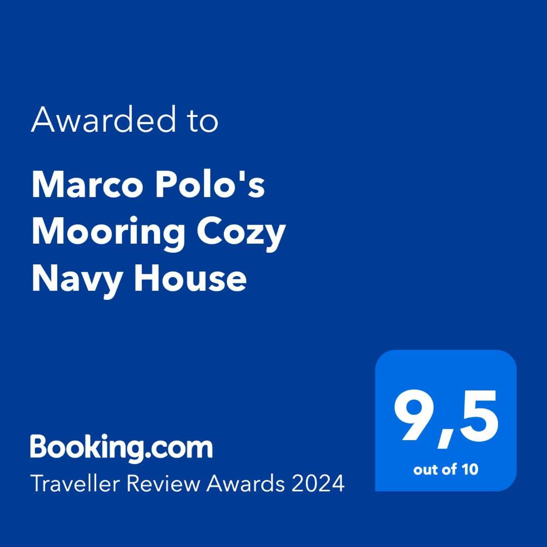 Marco Polo's Mooring Cozy Navy House *