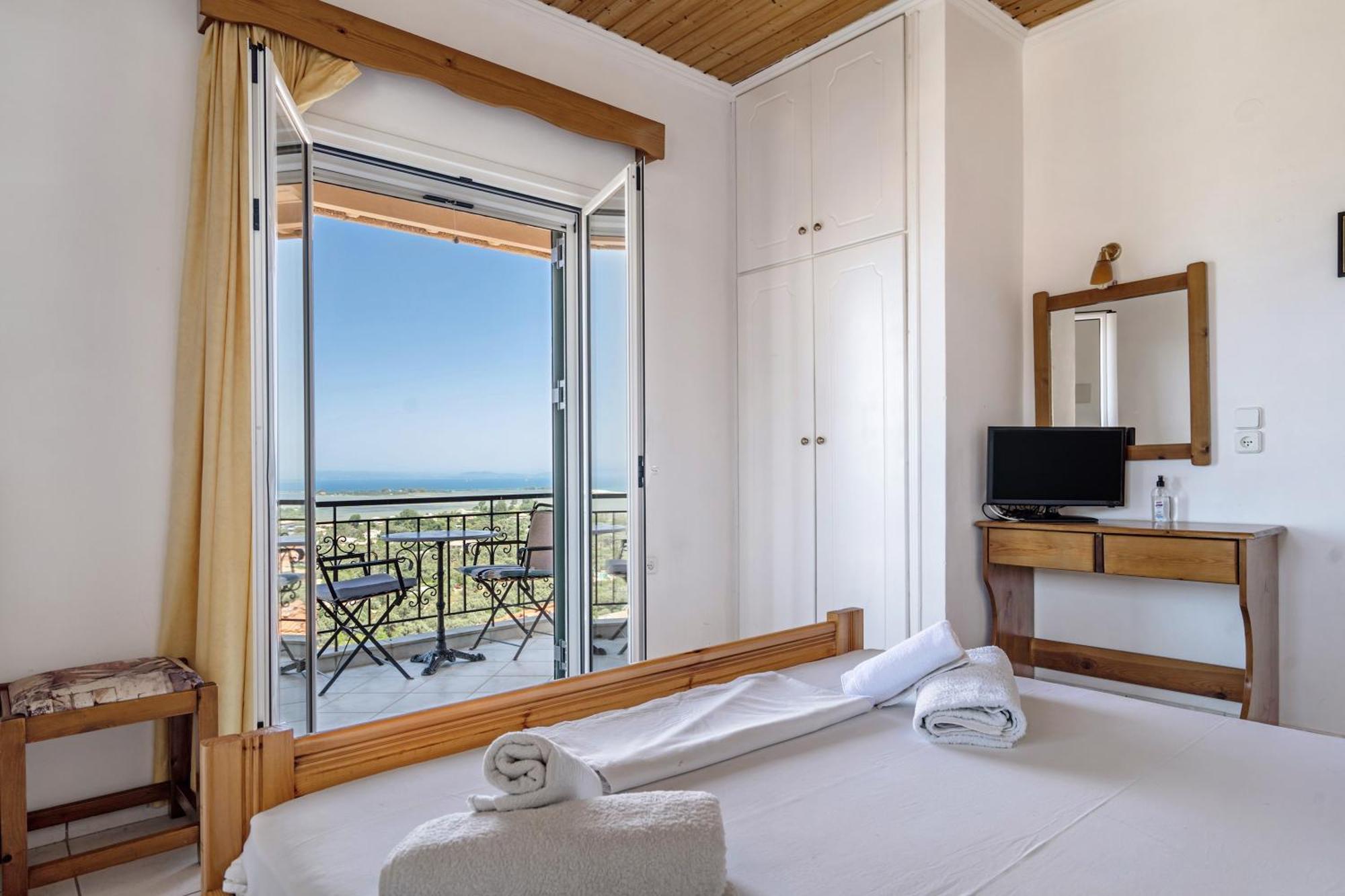 Apartment Lefkothea 4 *