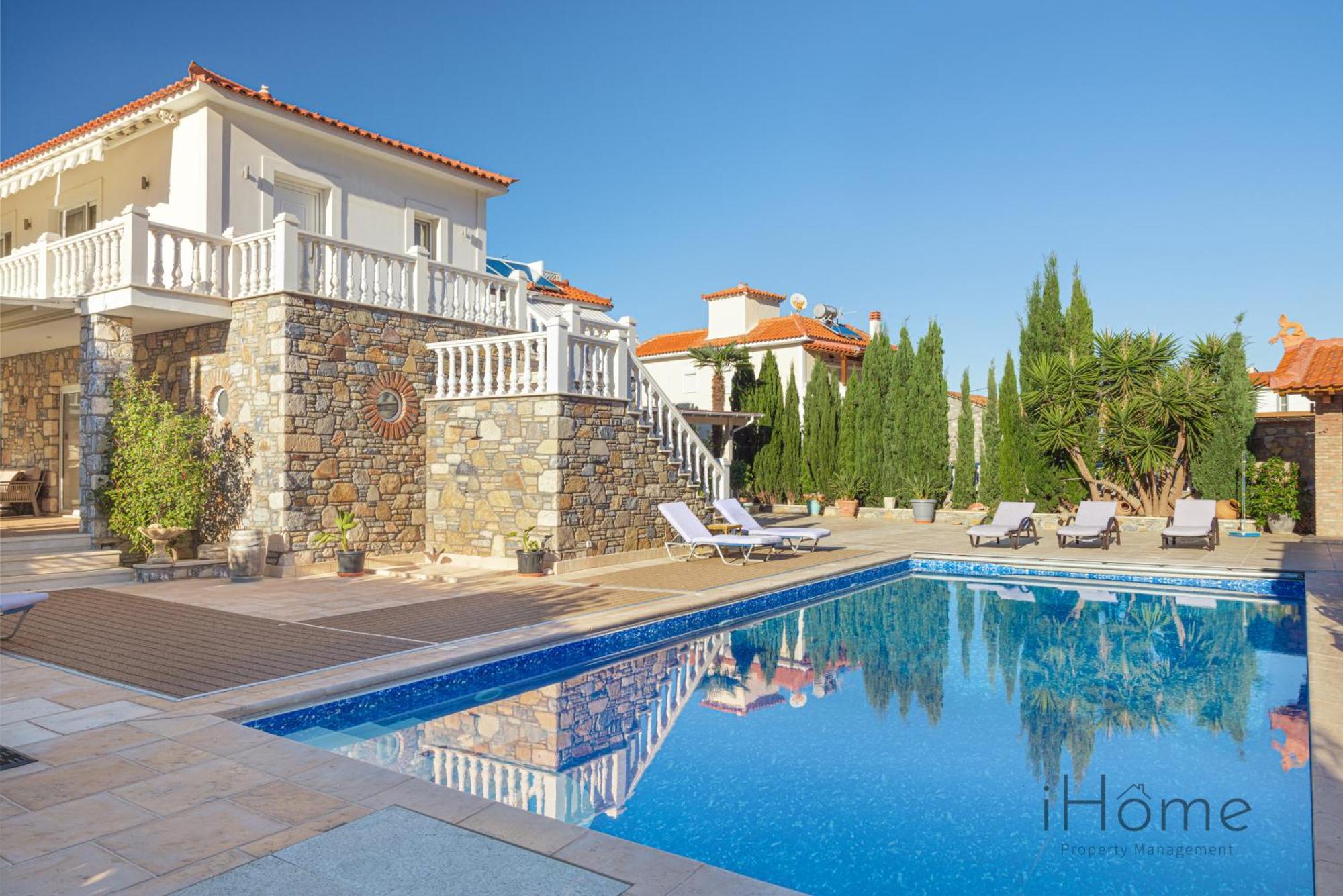 Villa The House - Mansion With Swimming Pool *