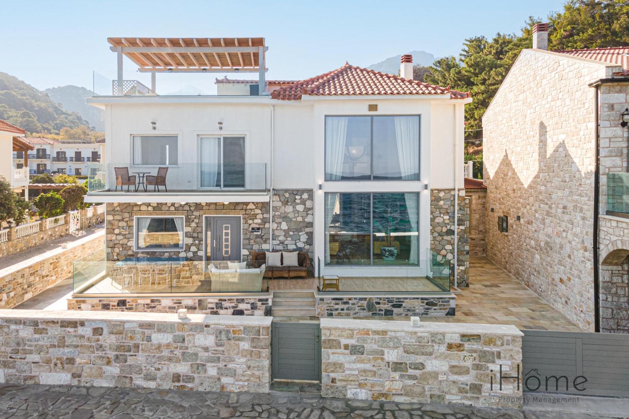 The House - Mansion With Swimming Pool *