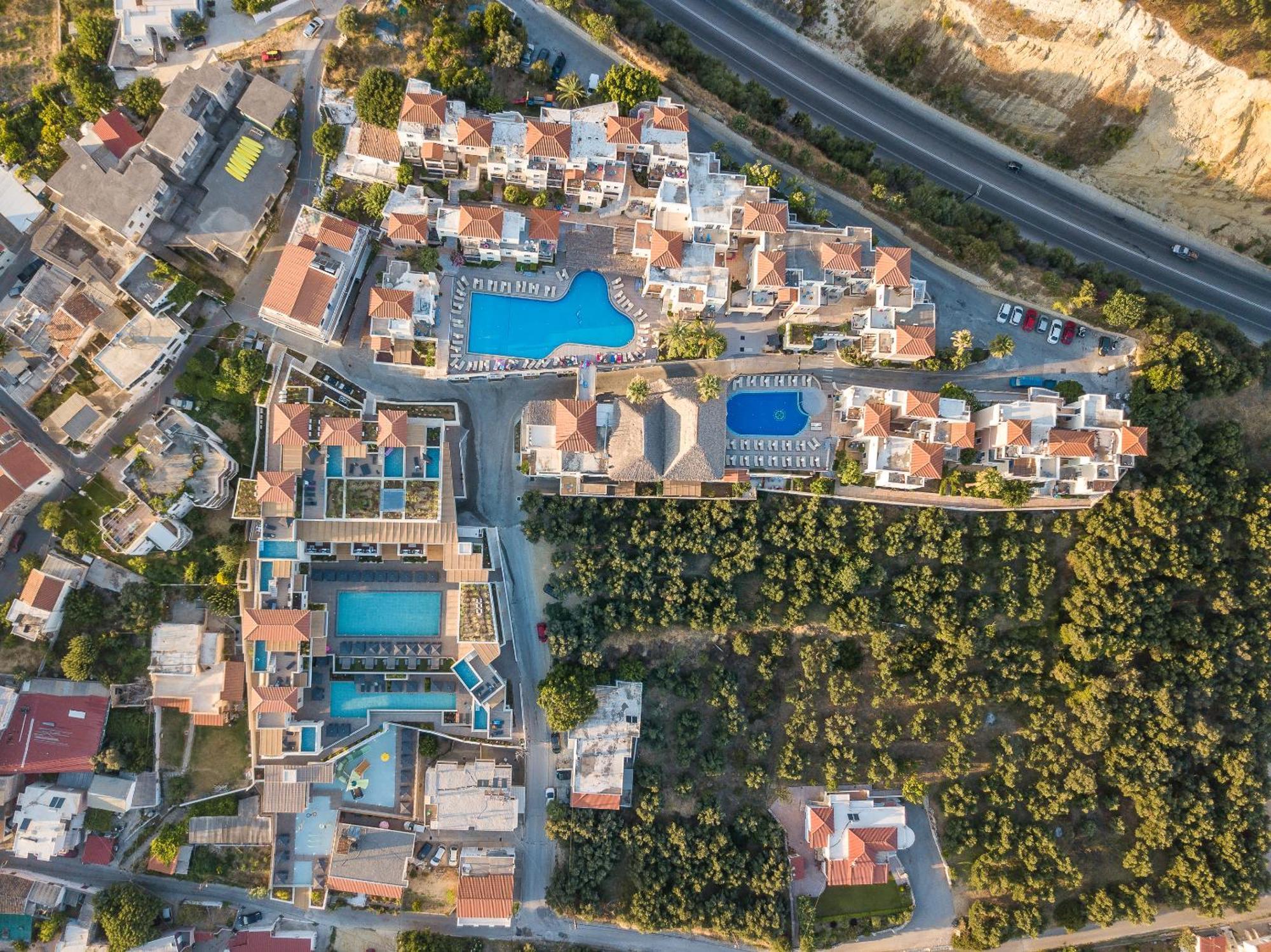 Caldera Village 4*