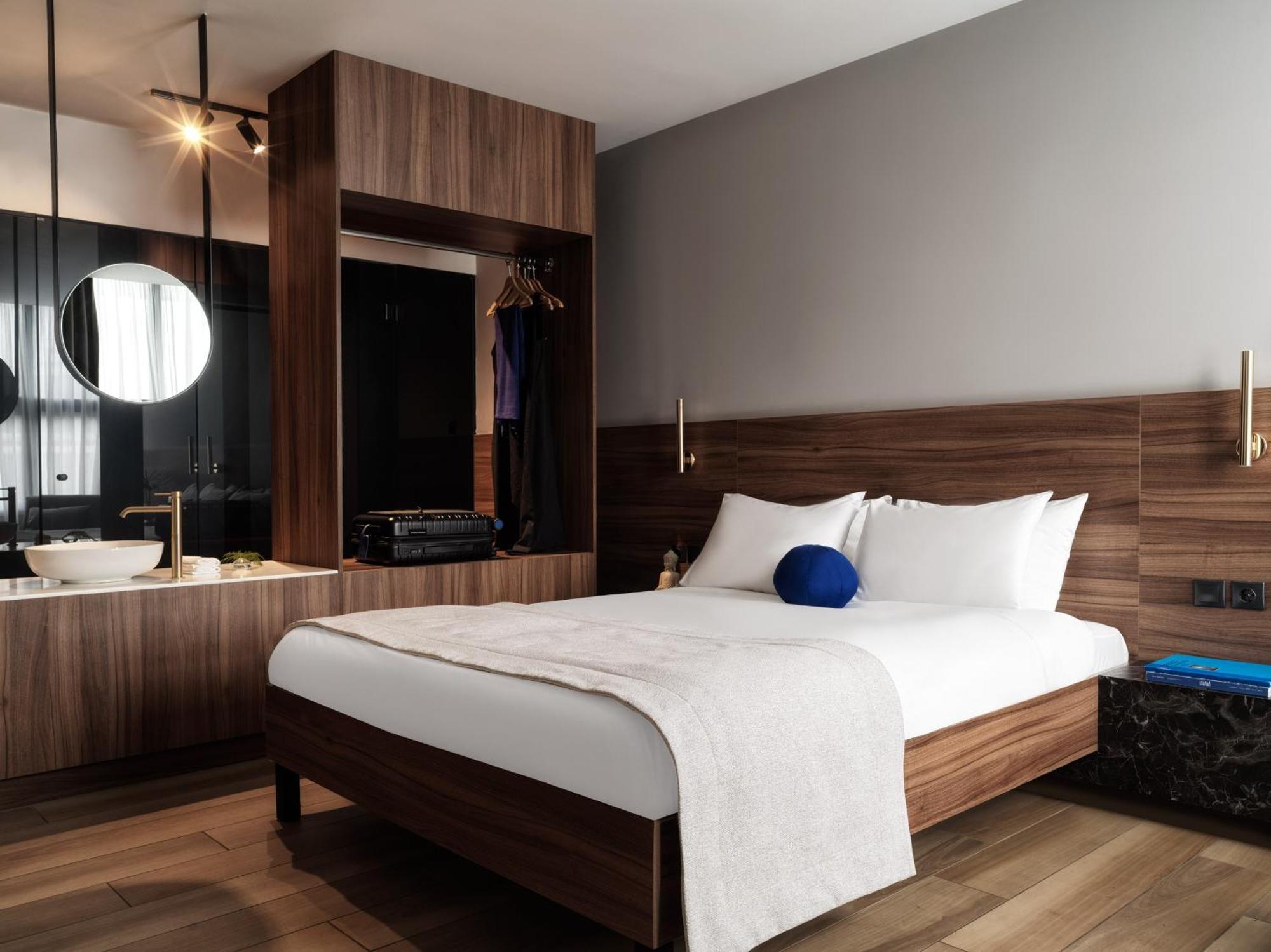 The Newel Acropolis Aparthotel 3*