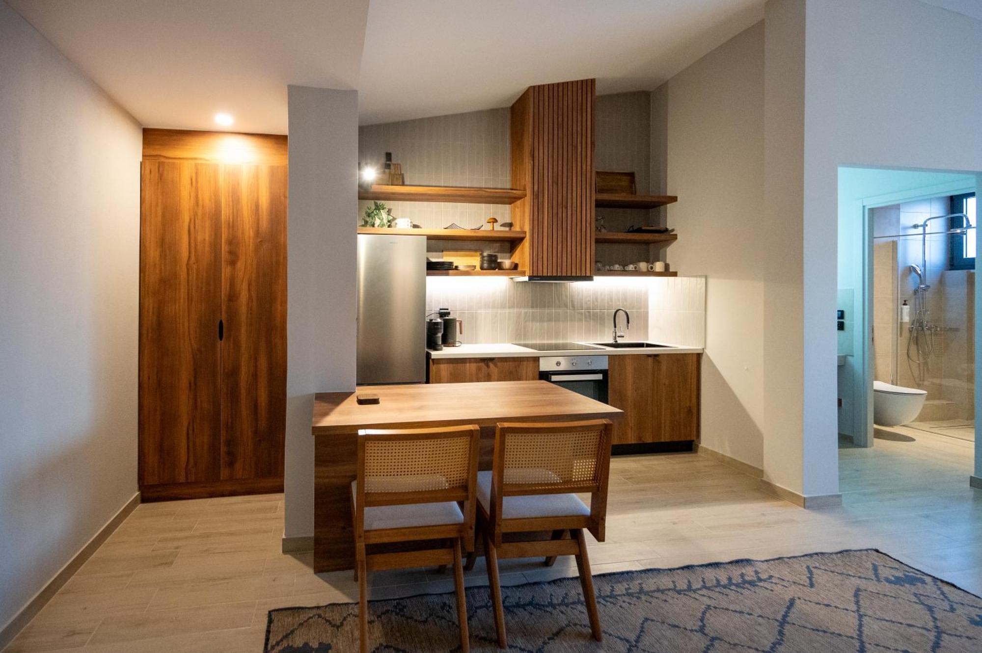 Dwell House 5 *