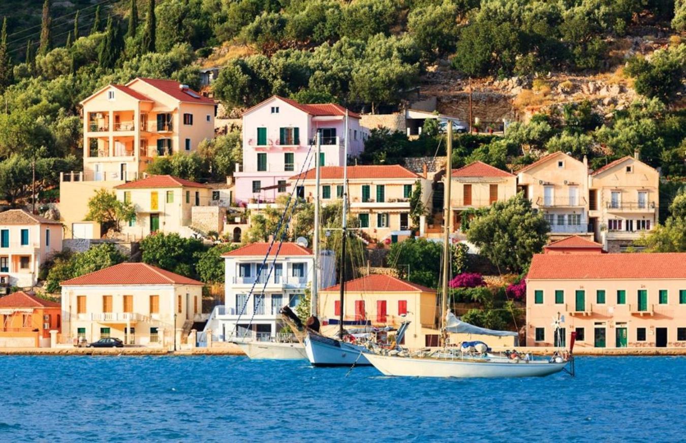 Villa Loutsa Waterside *