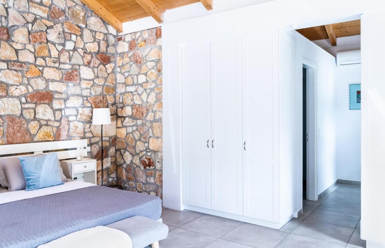 Villa Loutsa Waterside