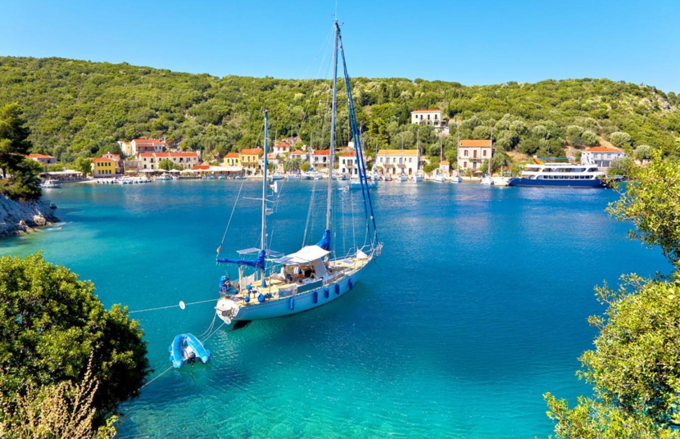 Loutsa Waterside
