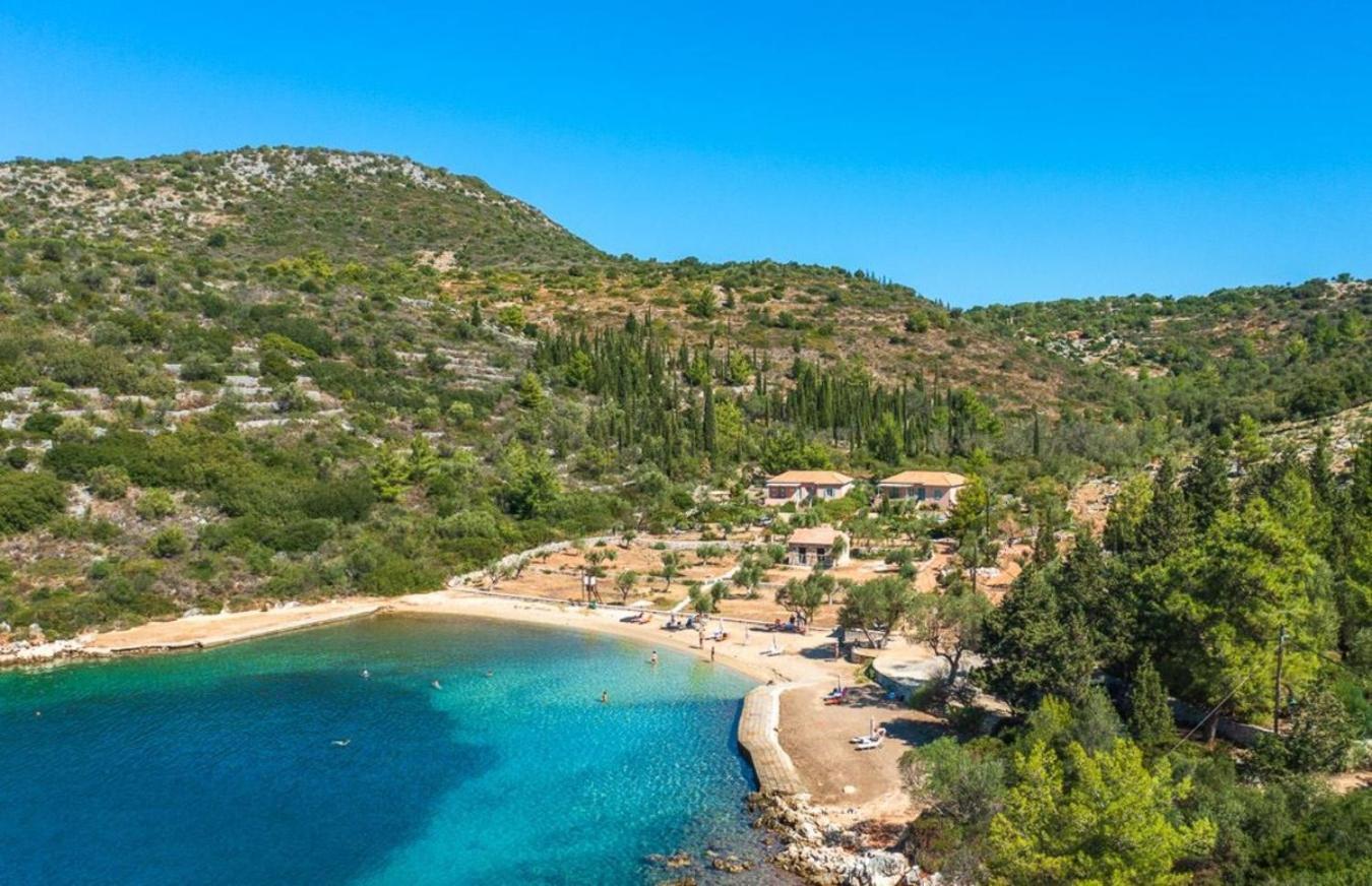 Loutsa Waterside Villa *