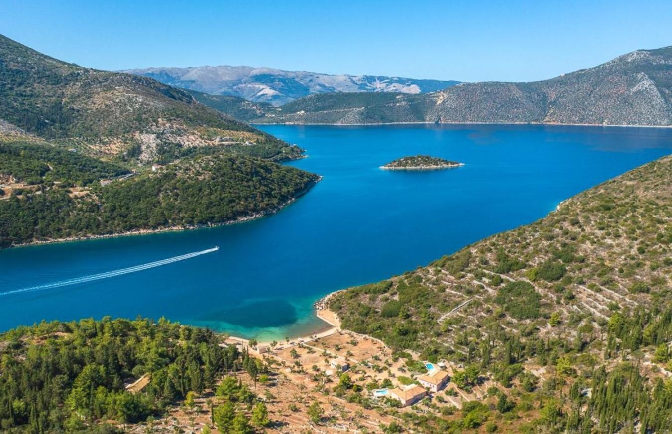 Villa Loutsa Waterside