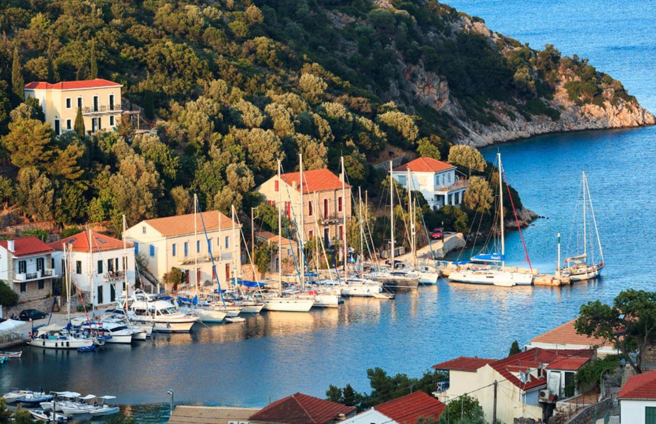 Loutsa Waterside *