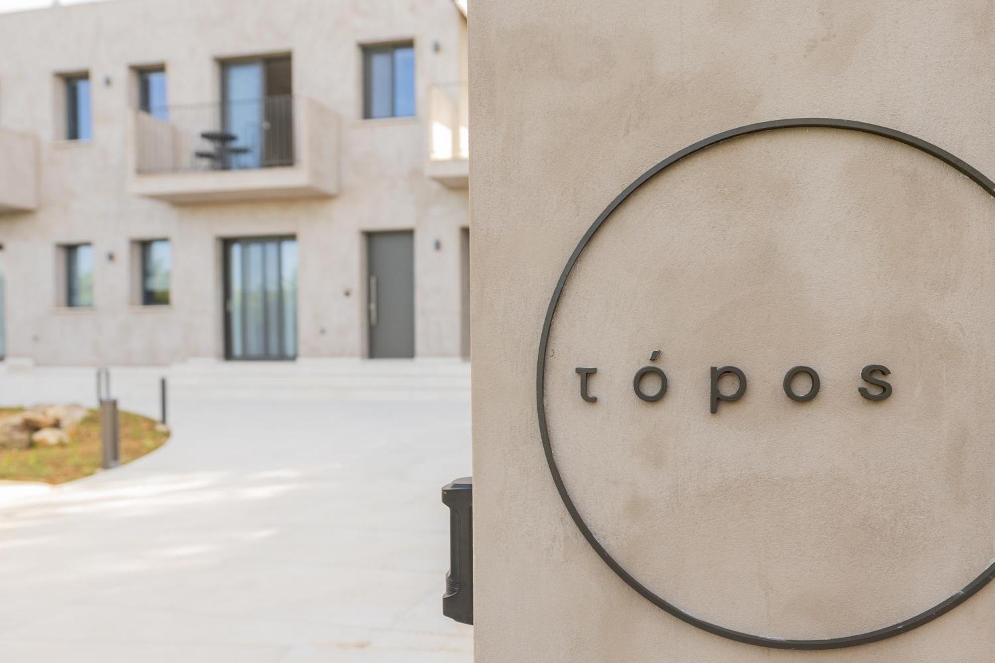Topos Apartment