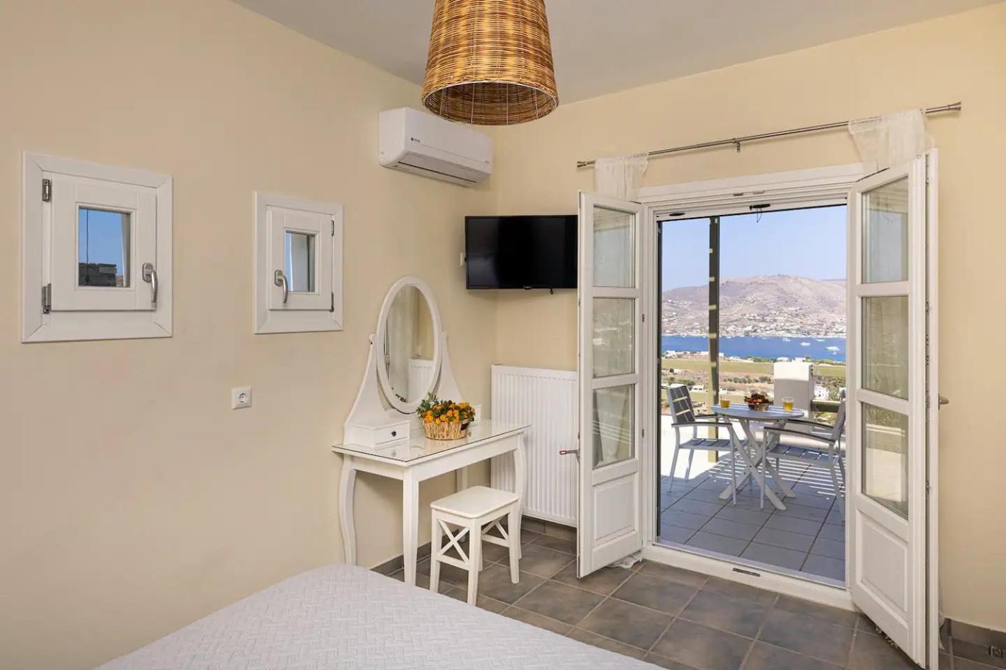 Villa Stelios-korina With Pool And Stunning View In Syros Posidonia